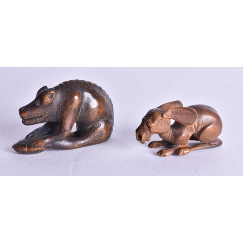 根付(netsuke) 2 匹の寄り添う犬　木製　江戸時代 18th century fine Kyoto netsuke of a dog attributed to Okatomo