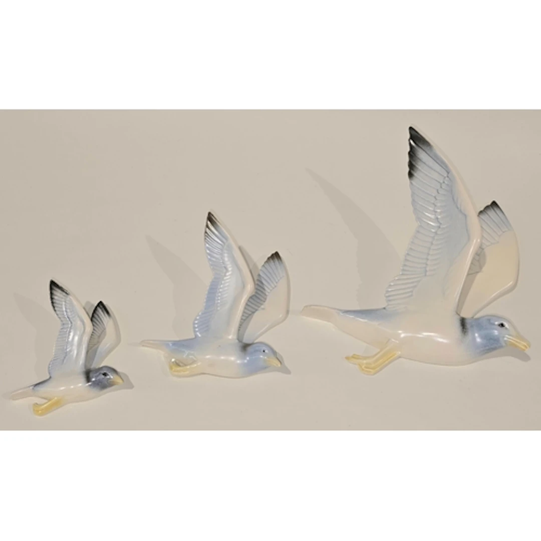 Poole Pottery graduated set of three wall hanging seagulls.