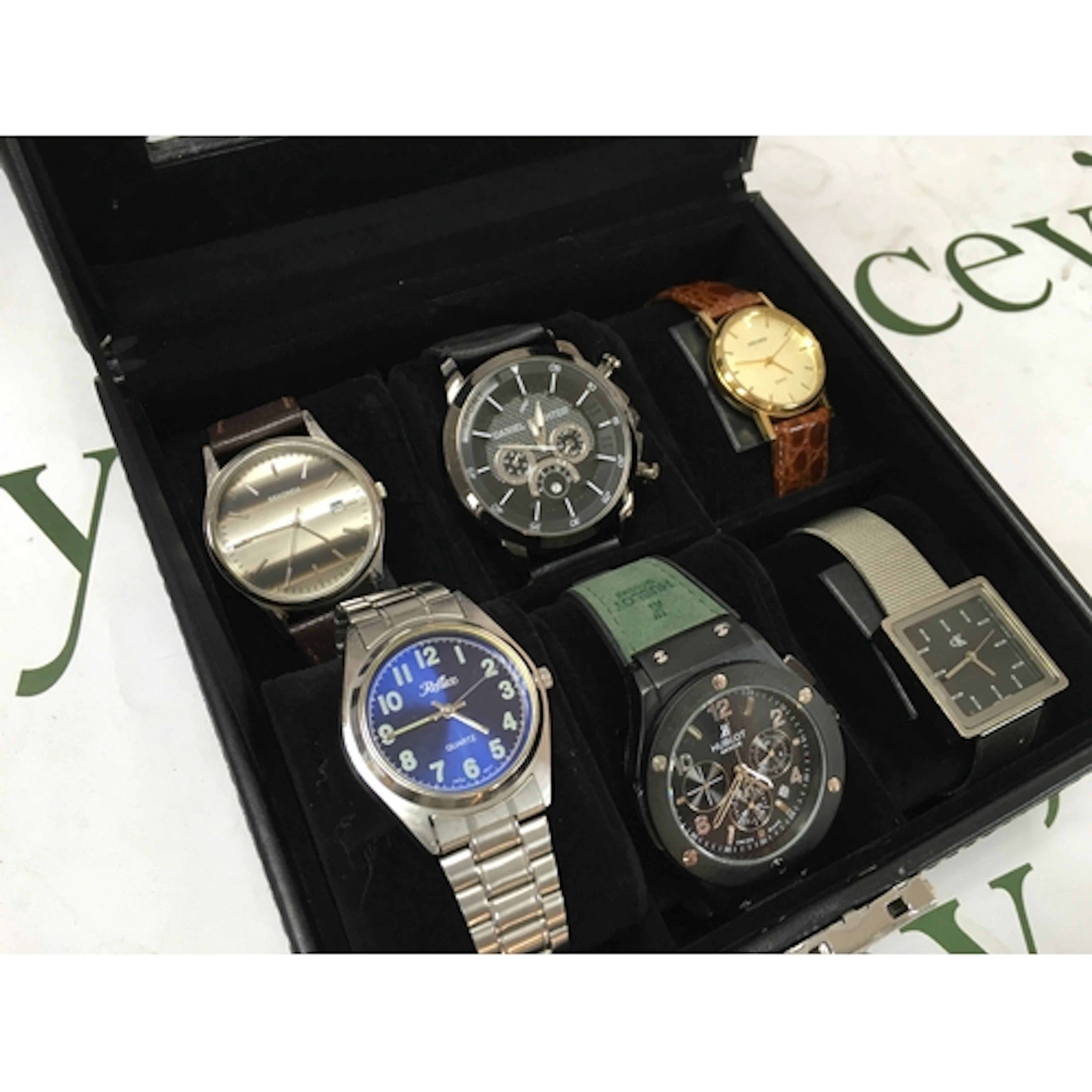 A collection of vintage gents watches, most seen working. In...