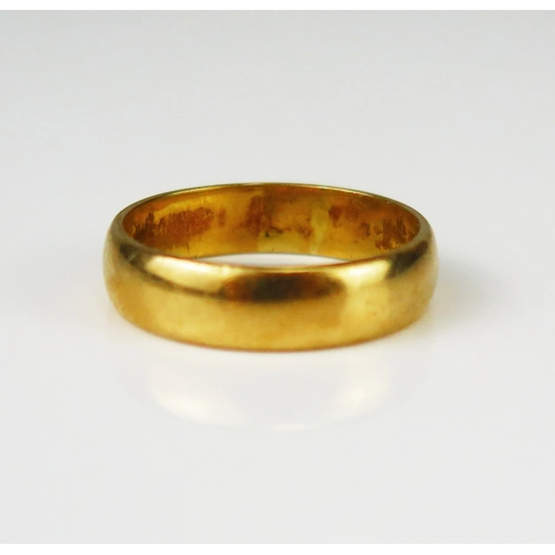 An 18ct gold plain wedding band, 5.3mm wide, size S.5, hallm...
