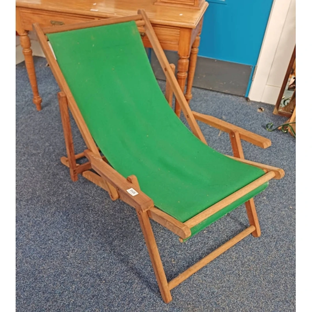 TEAK FRAMED DECK CHAIR