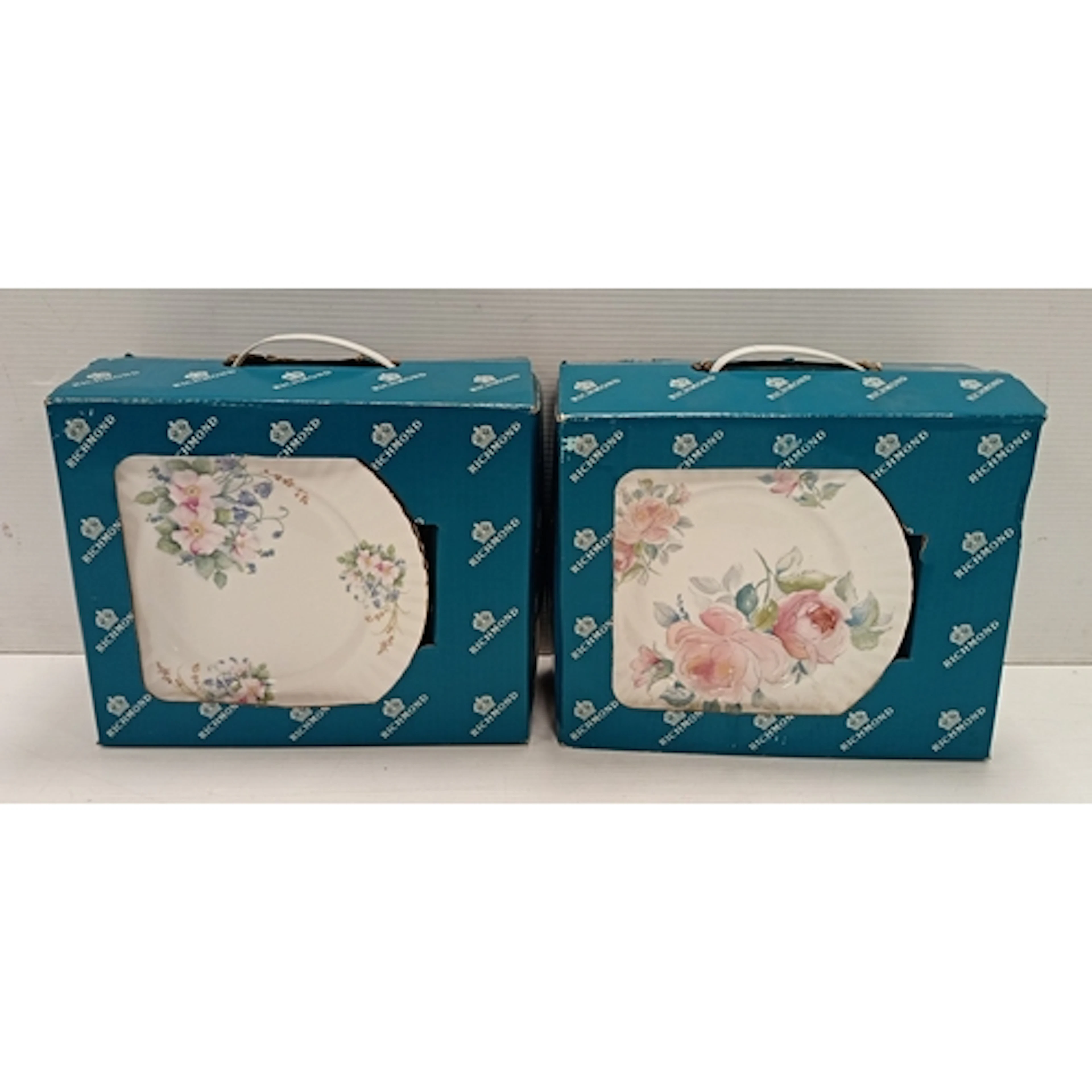 Lot of 2x Boxed 30-piece Richmond by Royal Albert Bluebells ...