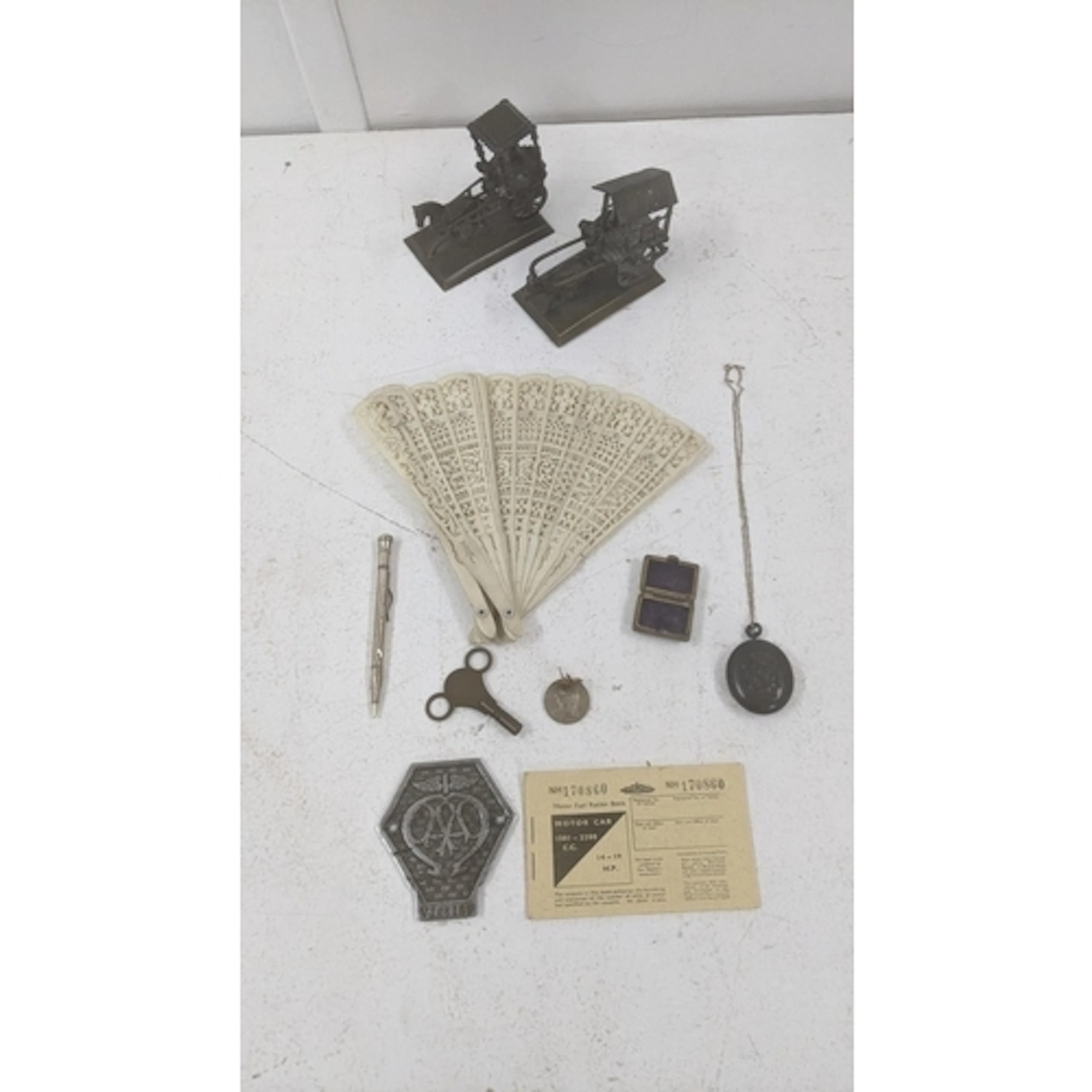 Collectables to include a silver cased propelling pencil, a ...