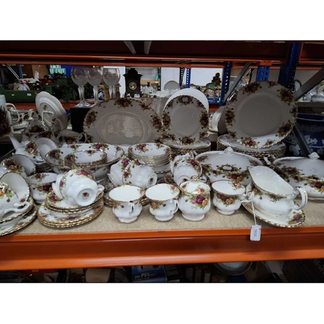 A ROYAL ALBERT 'OLD COUNTRY ROSES' PATTERN DINNER SERVICE co...