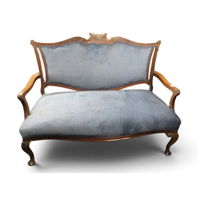 A Victorian walnut framed parlour settee with acanthus leaf ...