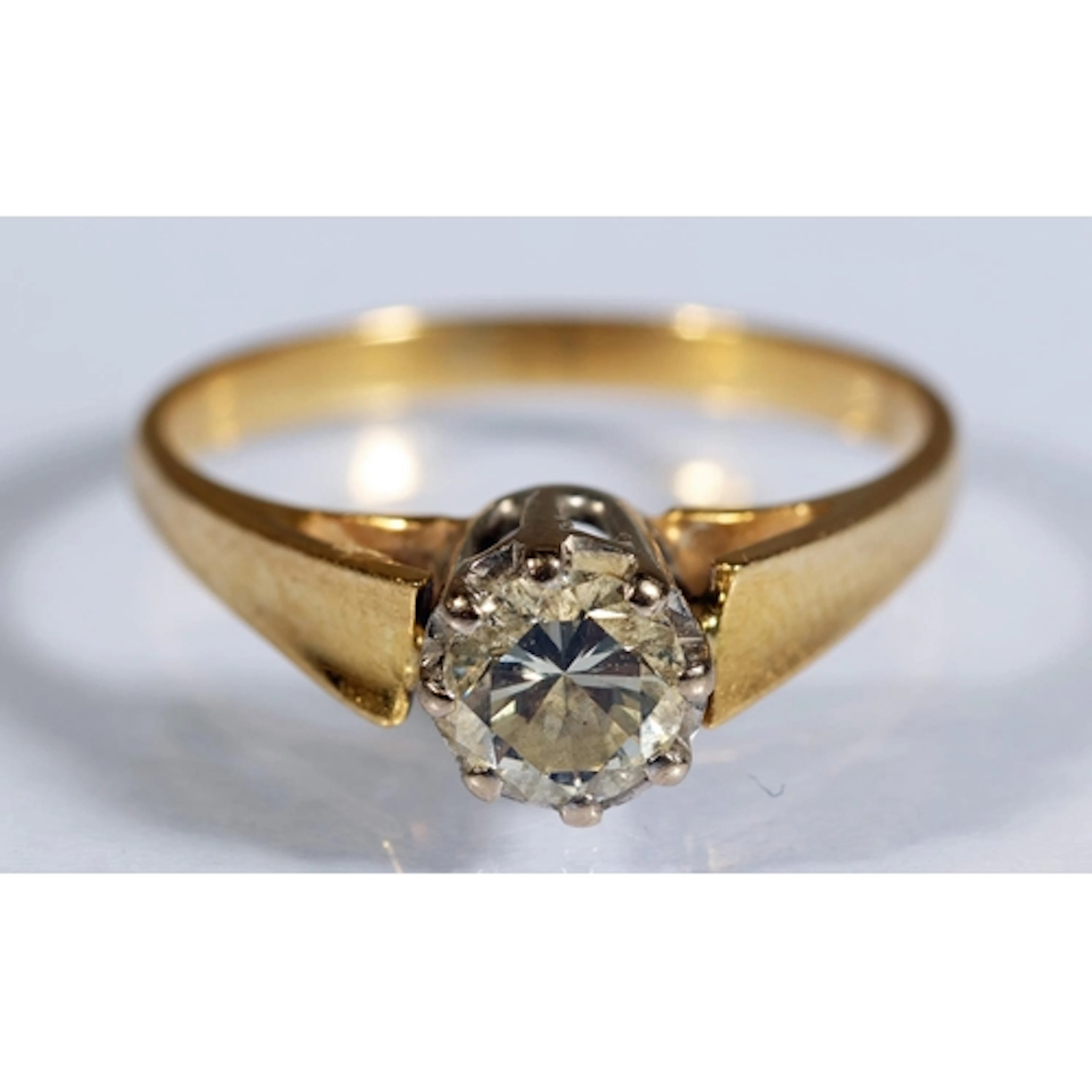 18ct gold diamond solitaire engagement ring, the diamond app...