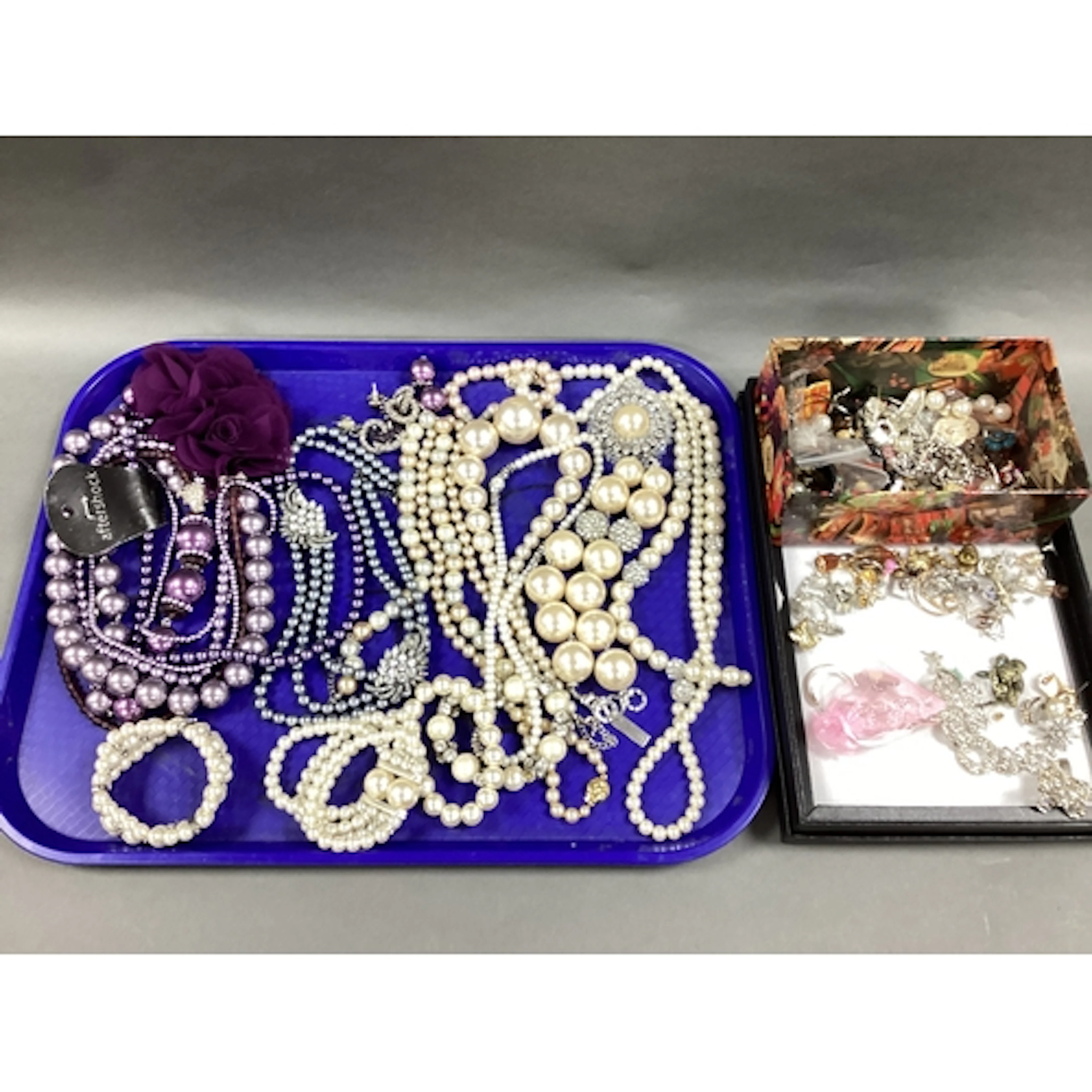 A Collection of Imitation Pearl Bead Necklaces, bracelets, a...