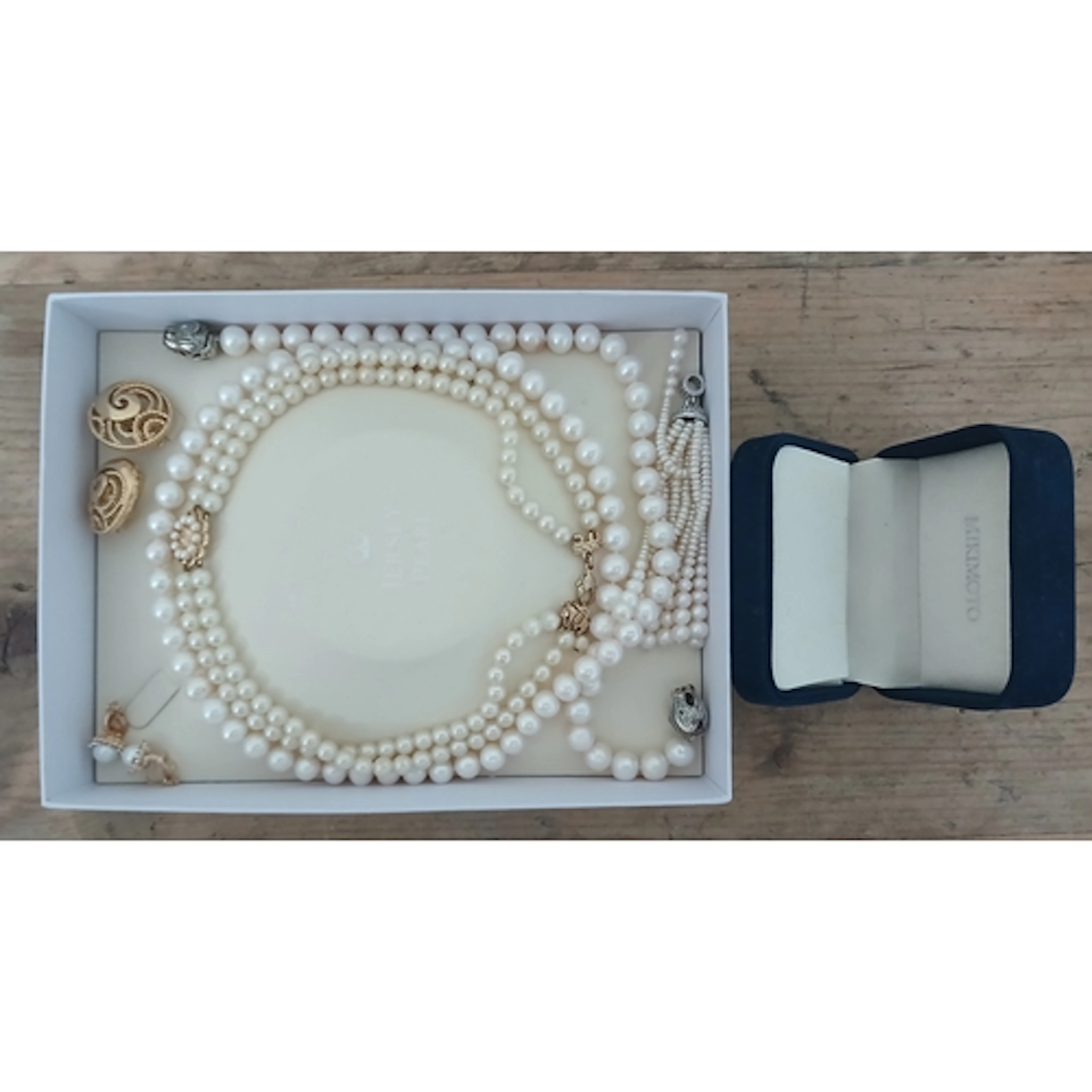 A set of Jersey Pearls, a simulated pearl necklace, gold pla...