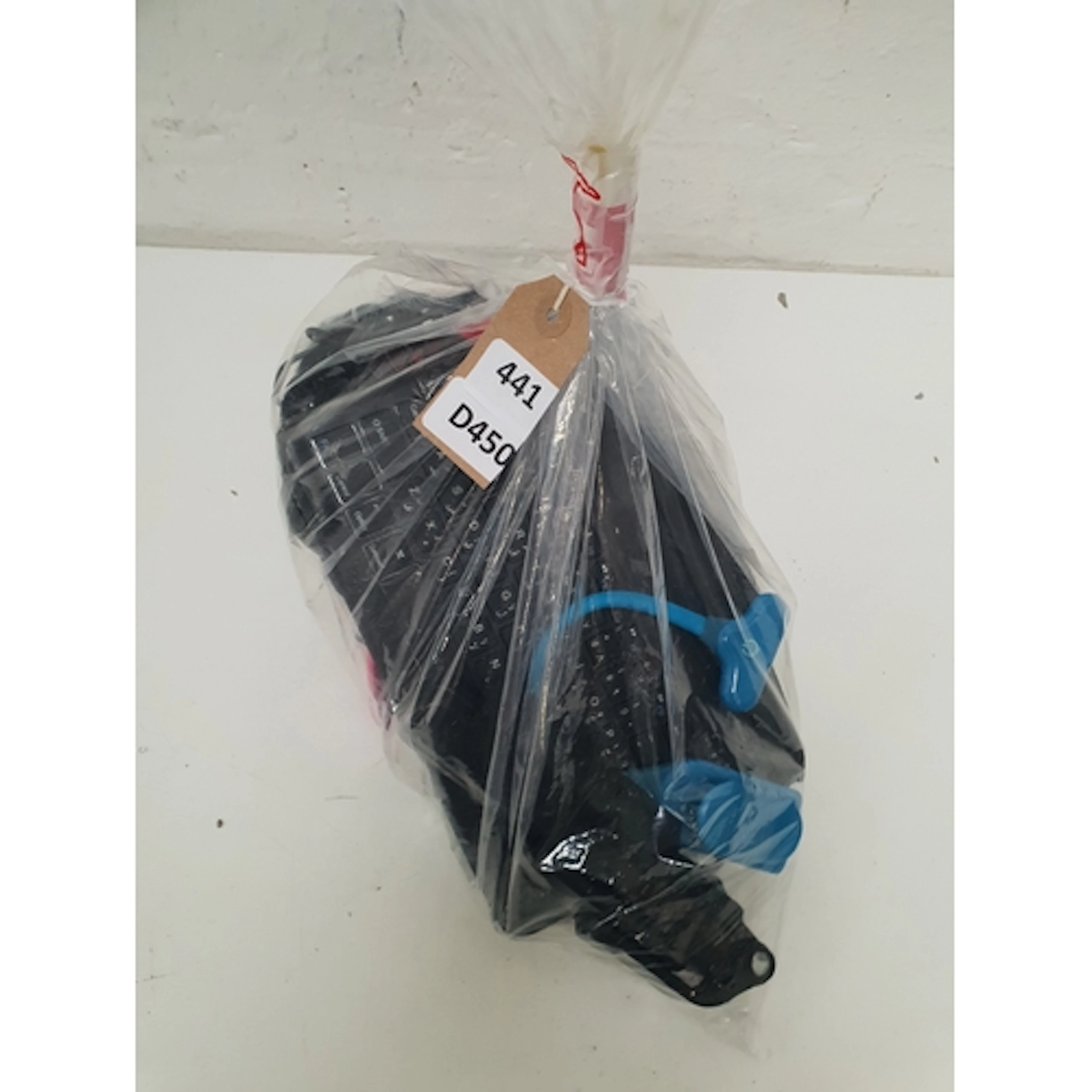 ONE BAG OF MIXED ELECTRONICS including a keyboard