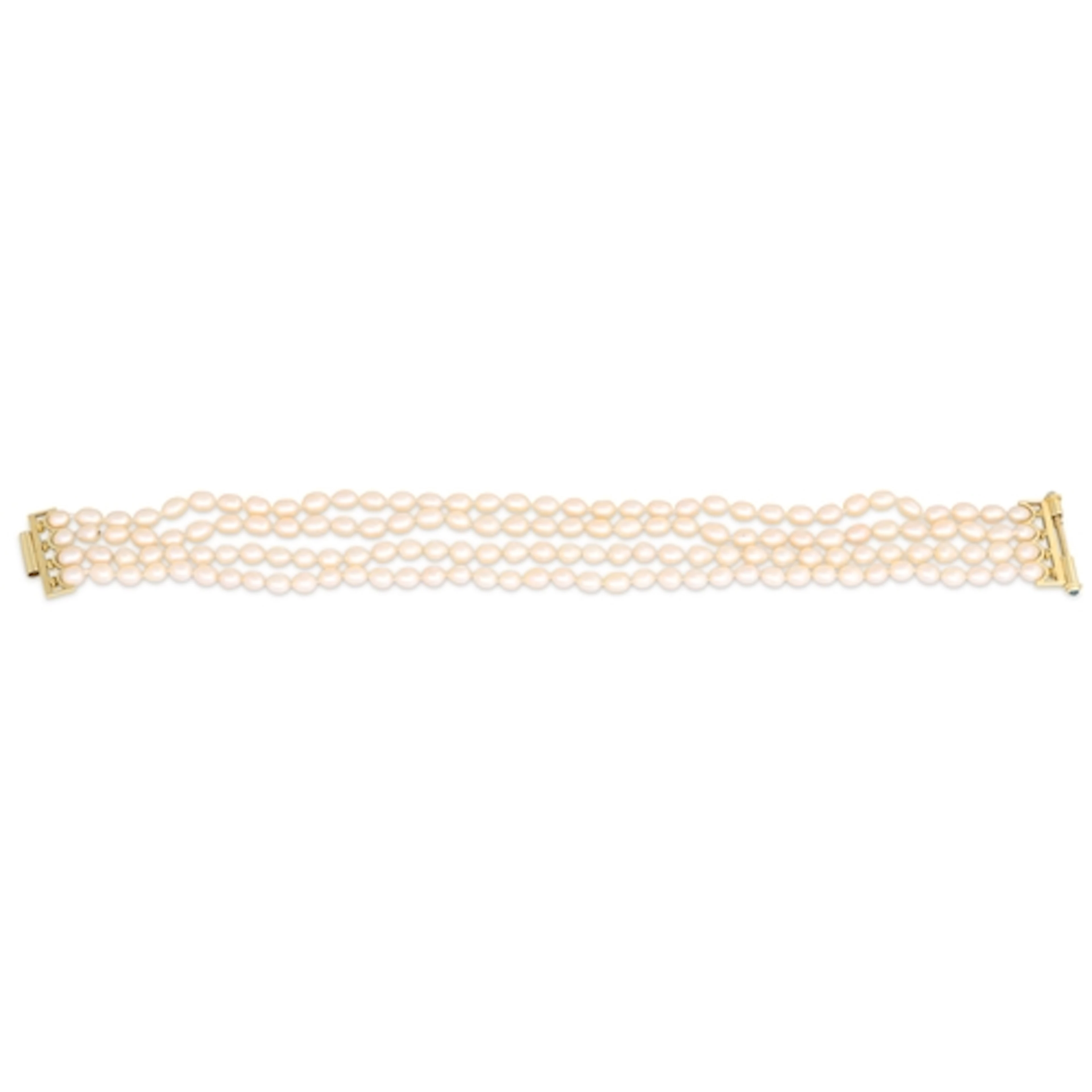 A SUITE OF FRESHWATER CULTURED PEARLS, comprising a four str...