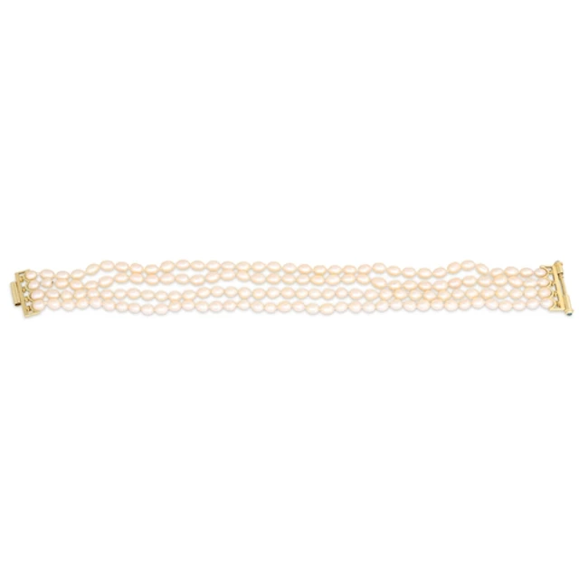 A SUITE OF FRESHWATER CULTURED PEARLS, comprising a four str...