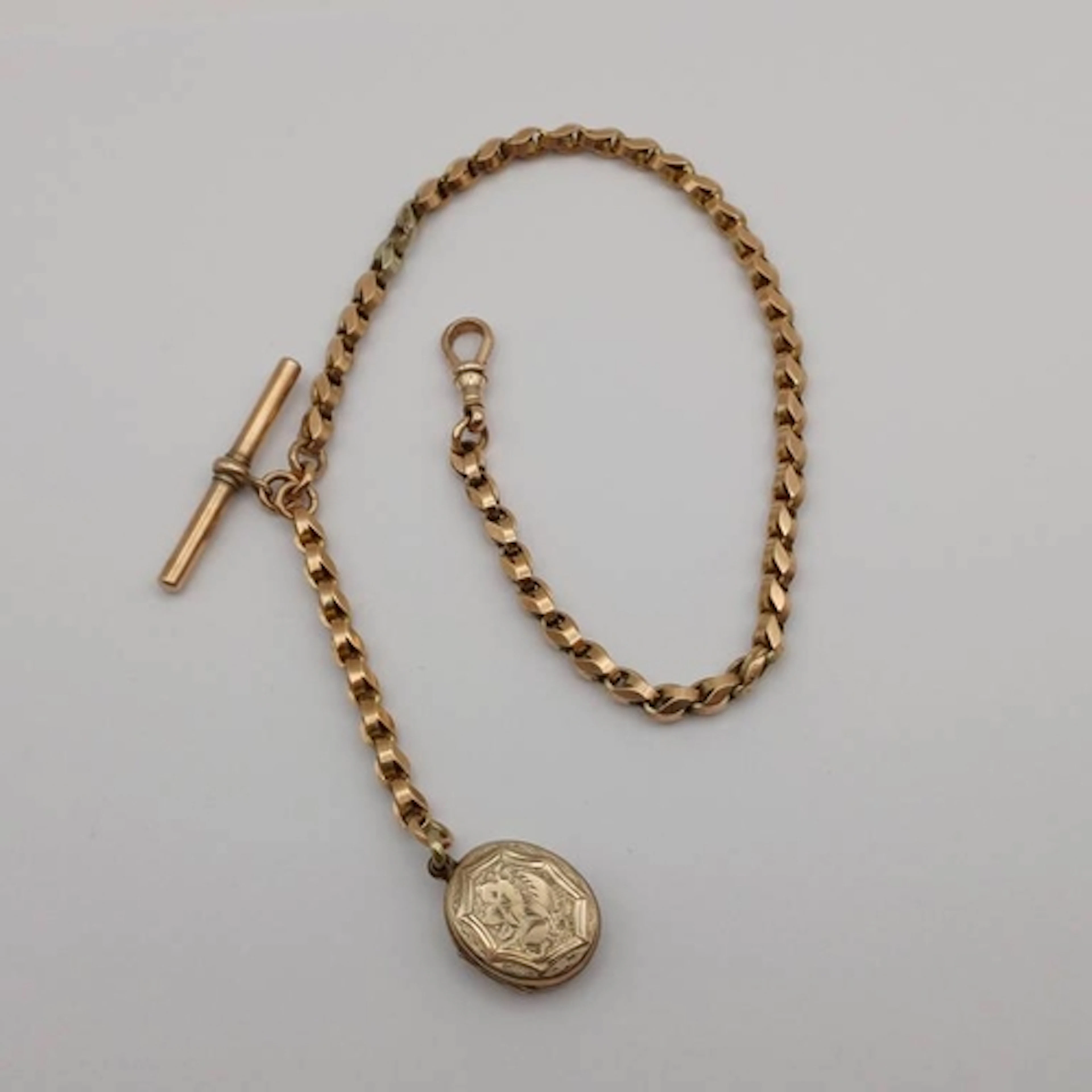 19TH CENTURY 9CT GOLD FANCY LINK WATCH CHAIN WITH LOCKET. CH...