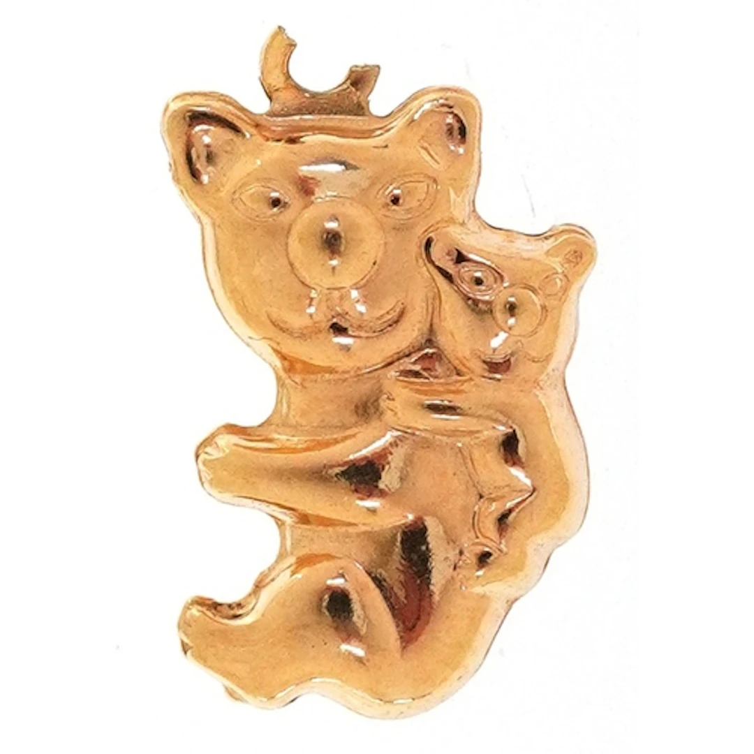 Unmarked gold charm in the form of koalas, 1.3cm high, 0.6g.
