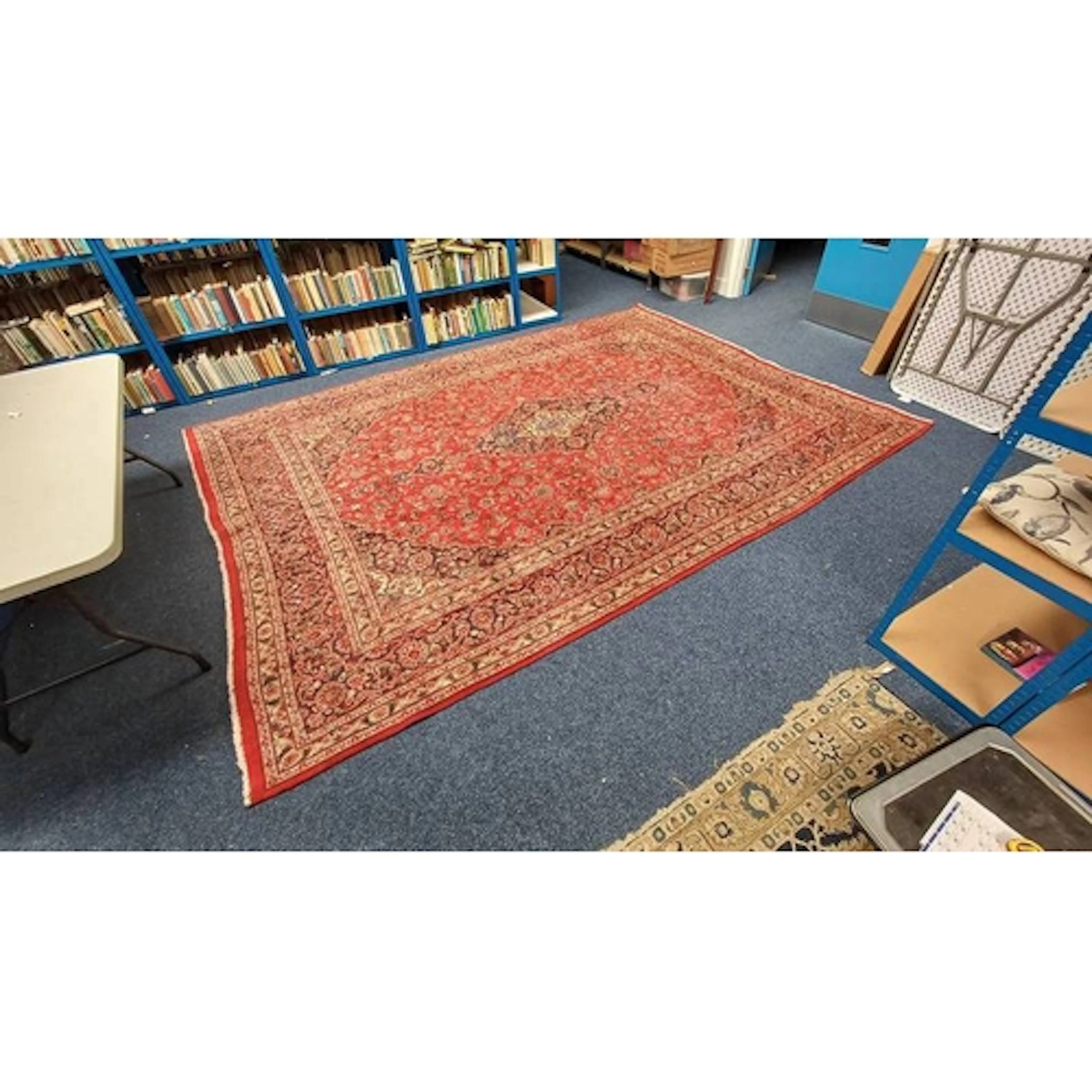 LARGE RED GROUND KASHAN CARPET WITH TRADITIONAL FLORAL MEDAL...