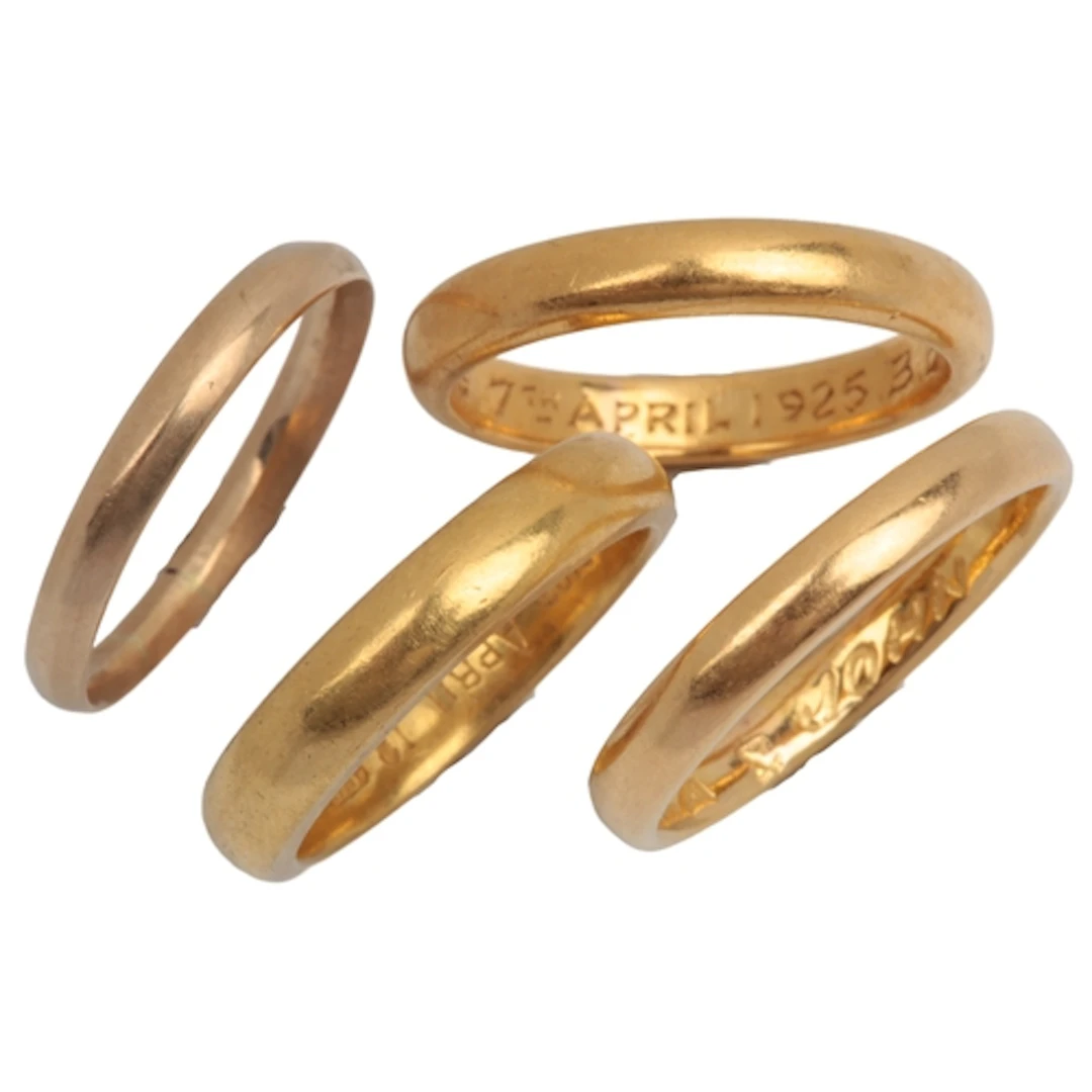 Four gold wedding bands, late 19th-mid 20th century, three i...