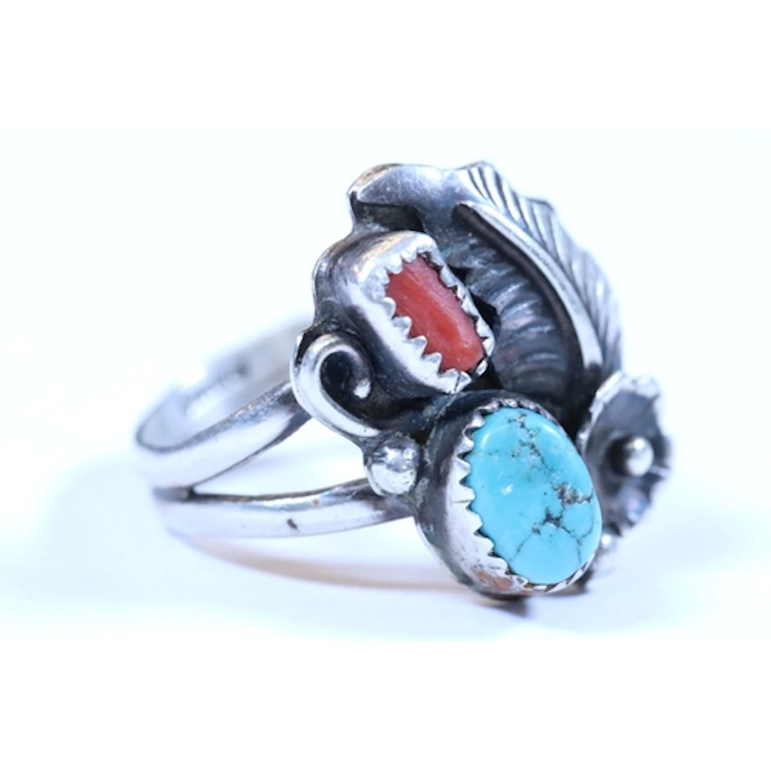 A genuine vintage Native American Navajo sterling silver wit...