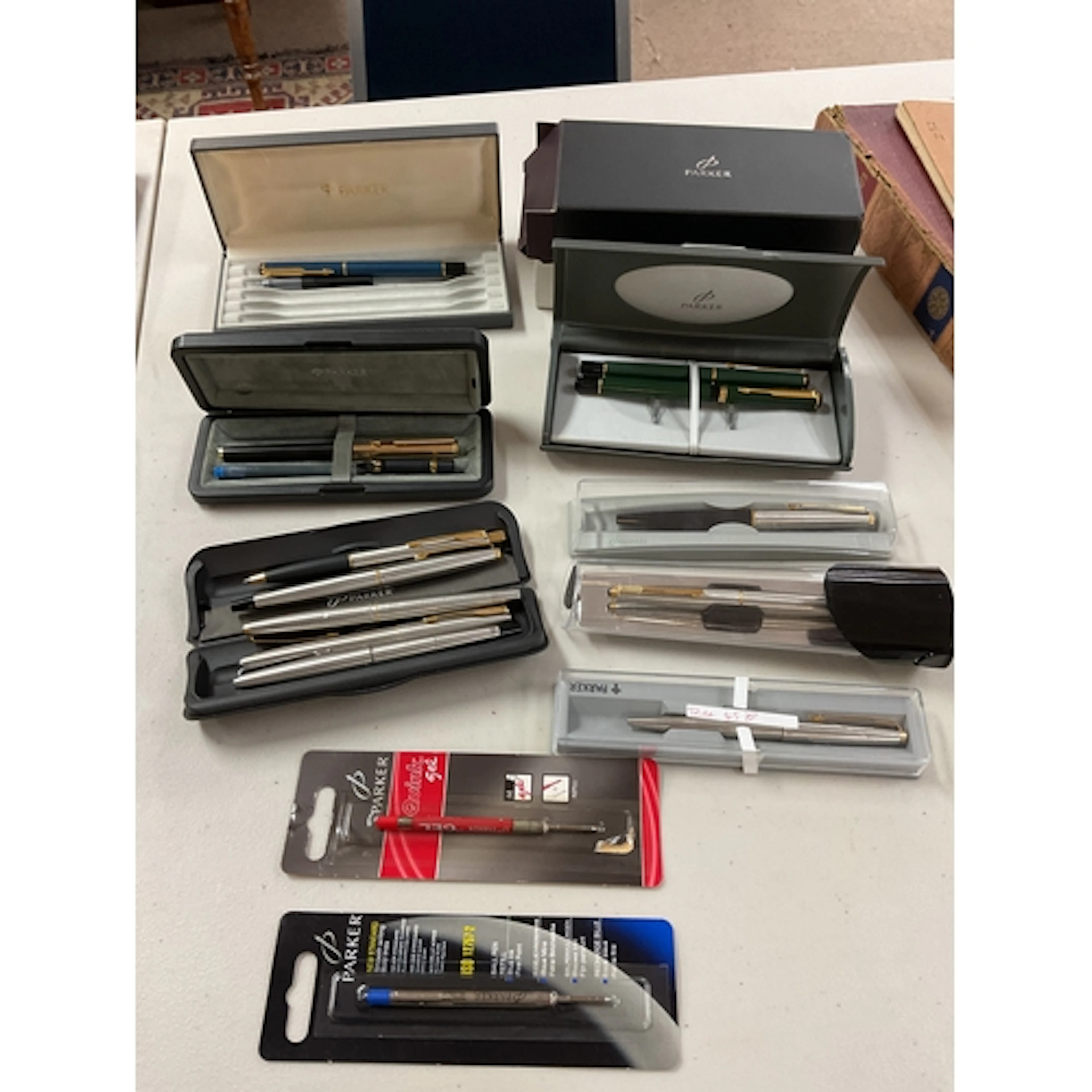 Qty Parker Fountain pens, pens and boxed examples.
