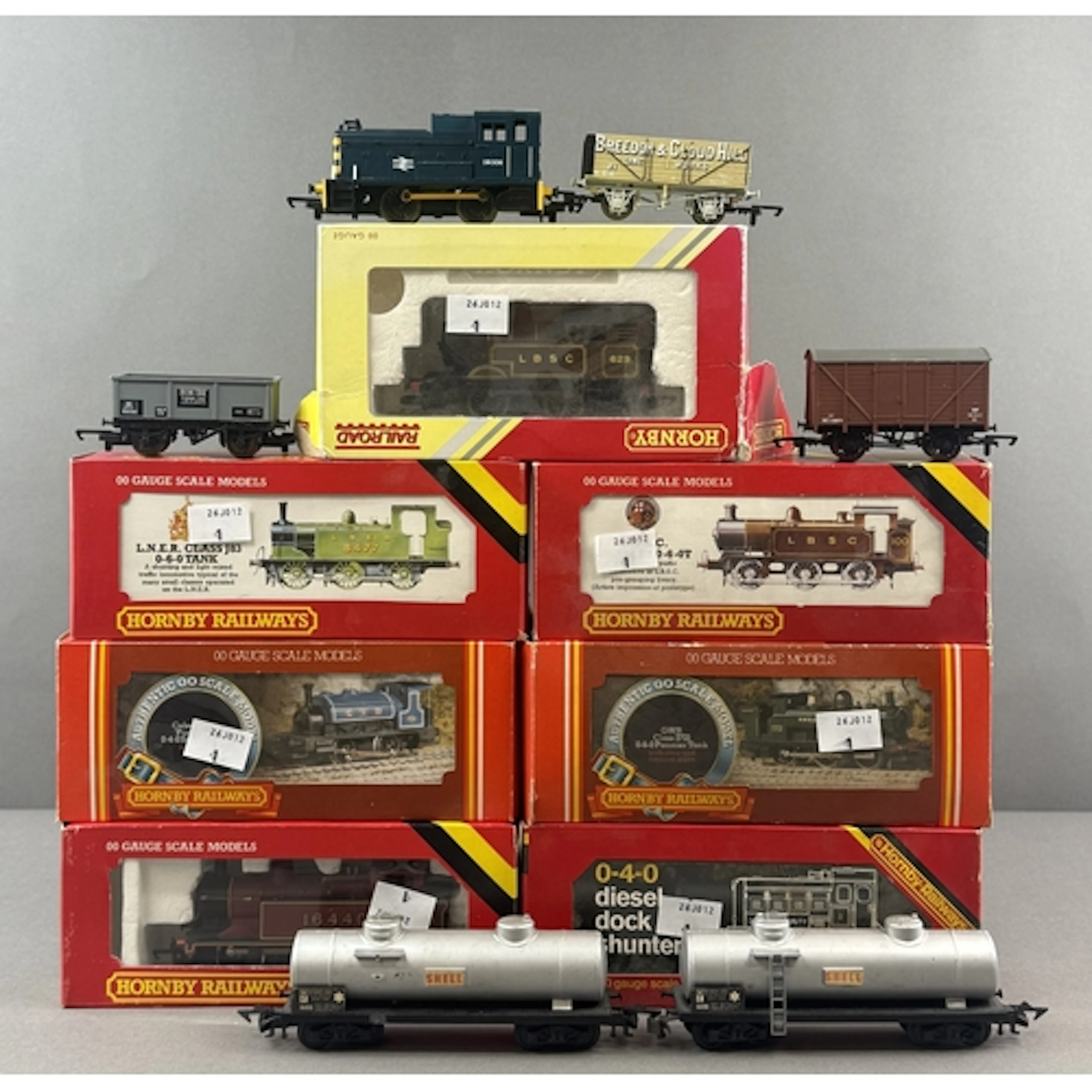 Toys & Games: Hornby Trains, R253 Dockyard Shunter, R057...
