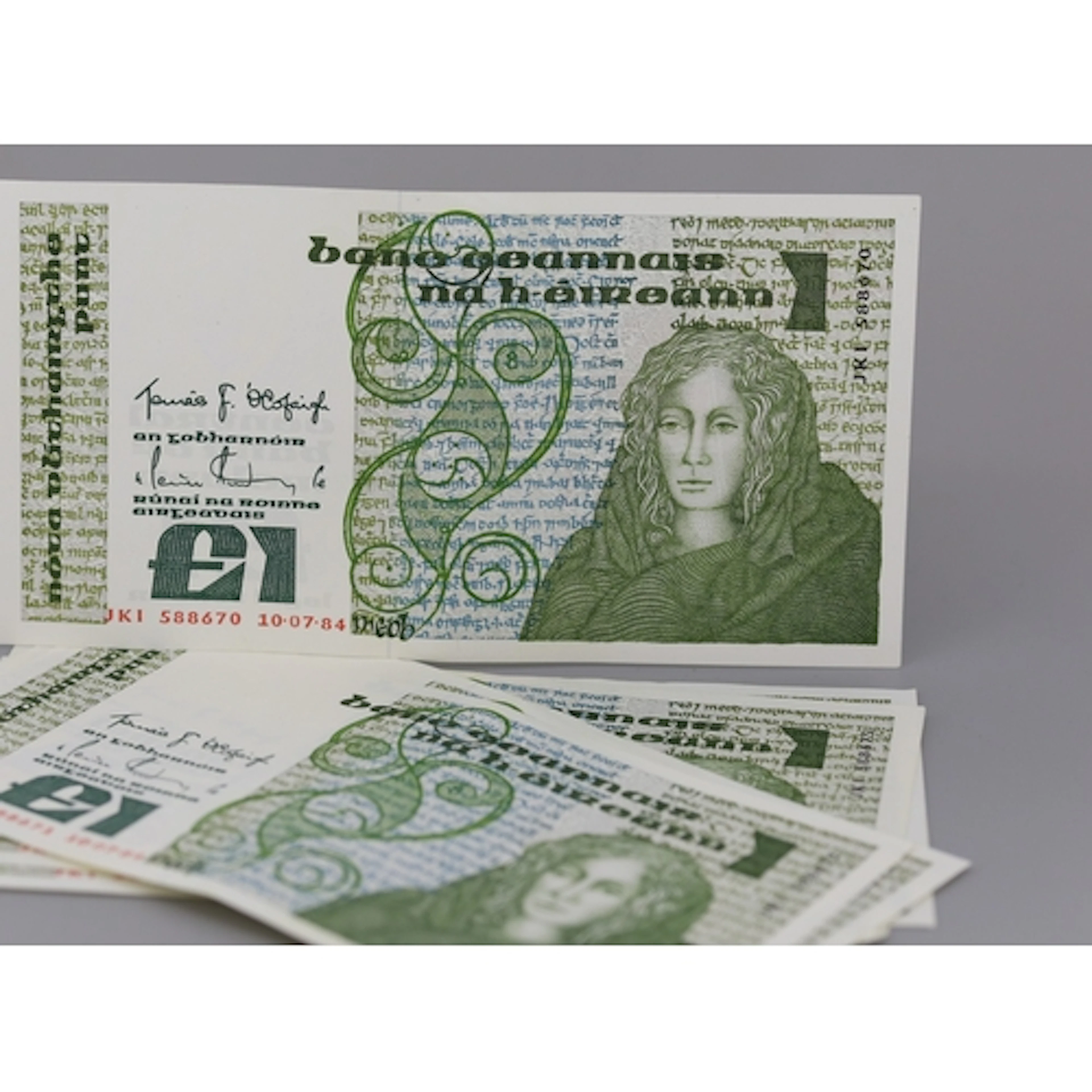 Five Central Bank of Ireland Series B One Pound Banknotes 10...