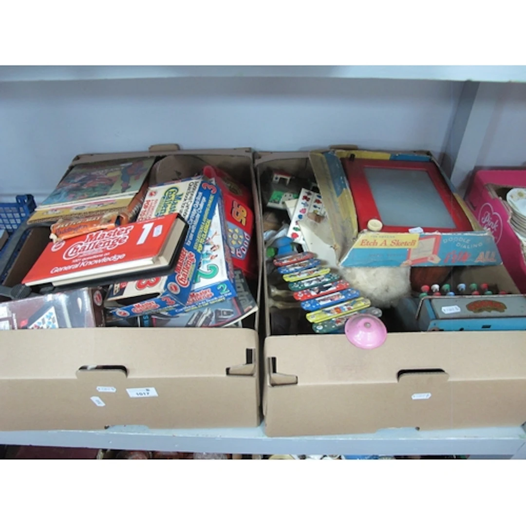Quantity of vintage toys and games, including boxed Etch A S...