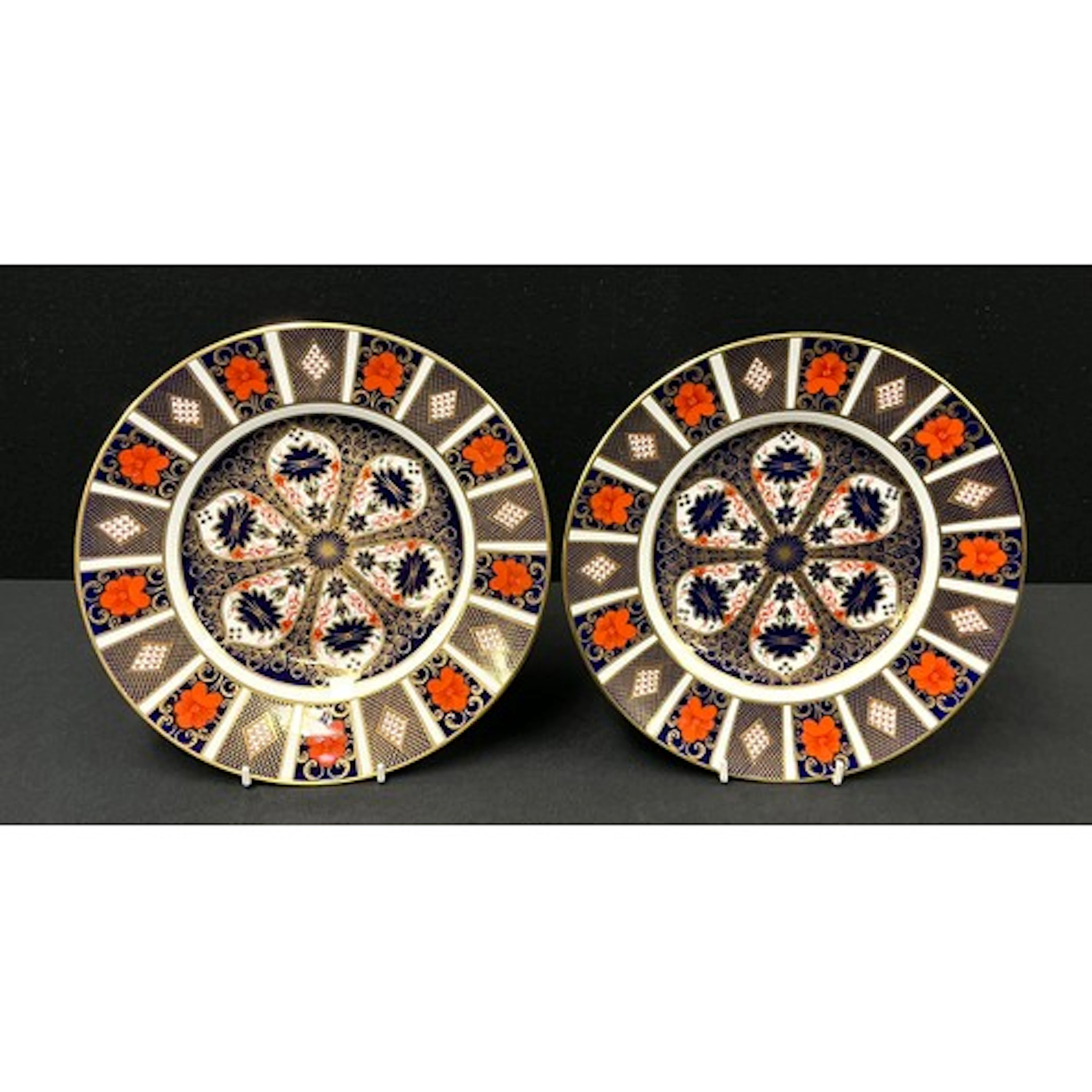 A pair of Royal Crown Derby Imari palette 1128 pattern dinne...
