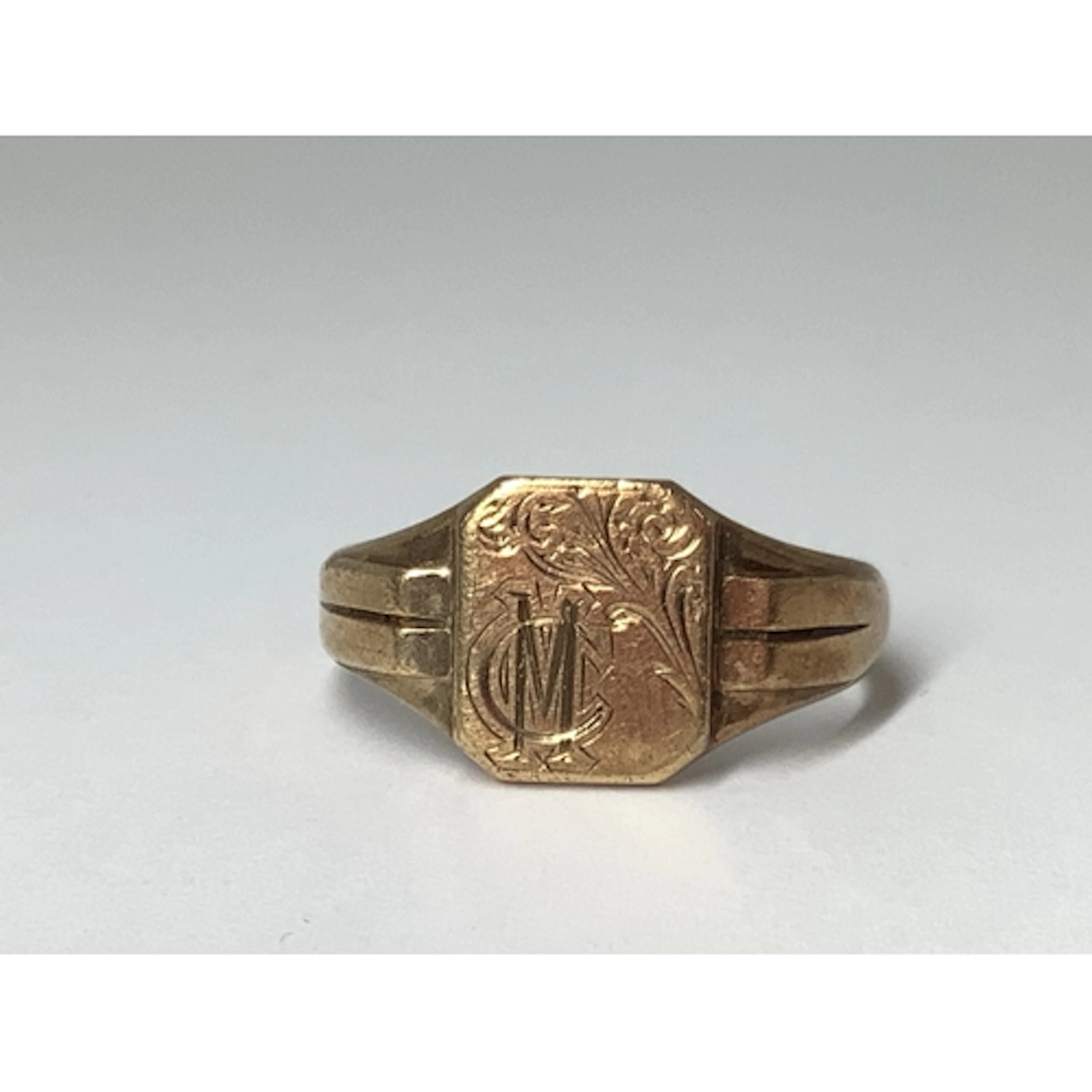 A 9ct Gold Signet Style Ring, engraved initials (finger size...