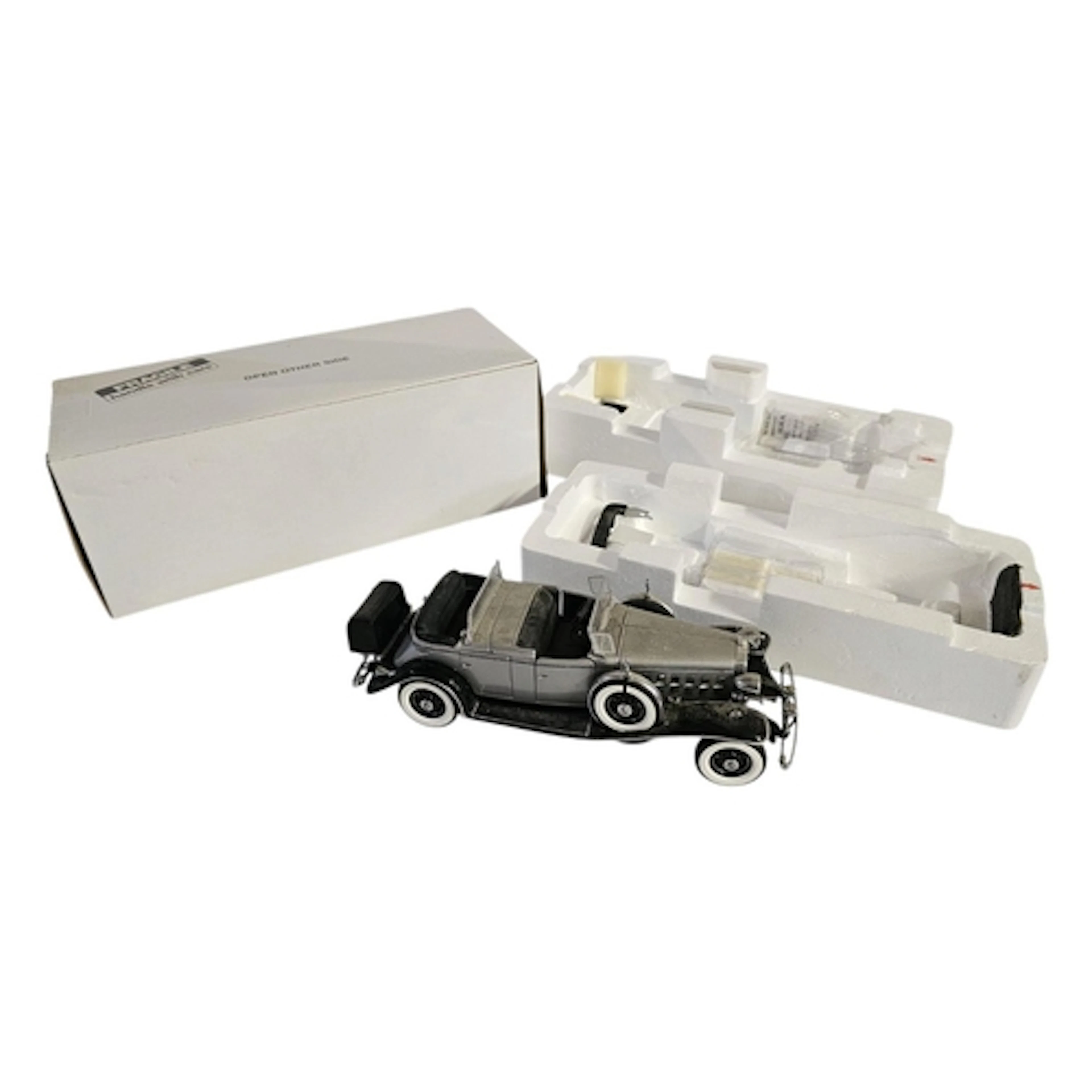 DANBURY MINT, SILVER 1932 CADILLAC V-16 SPORT PHAETON Finish...