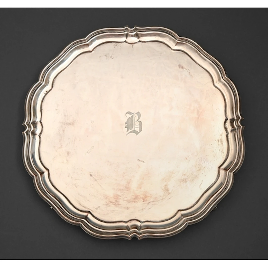 A George VI silver salver, on four volute feet, 31cm diam, b...