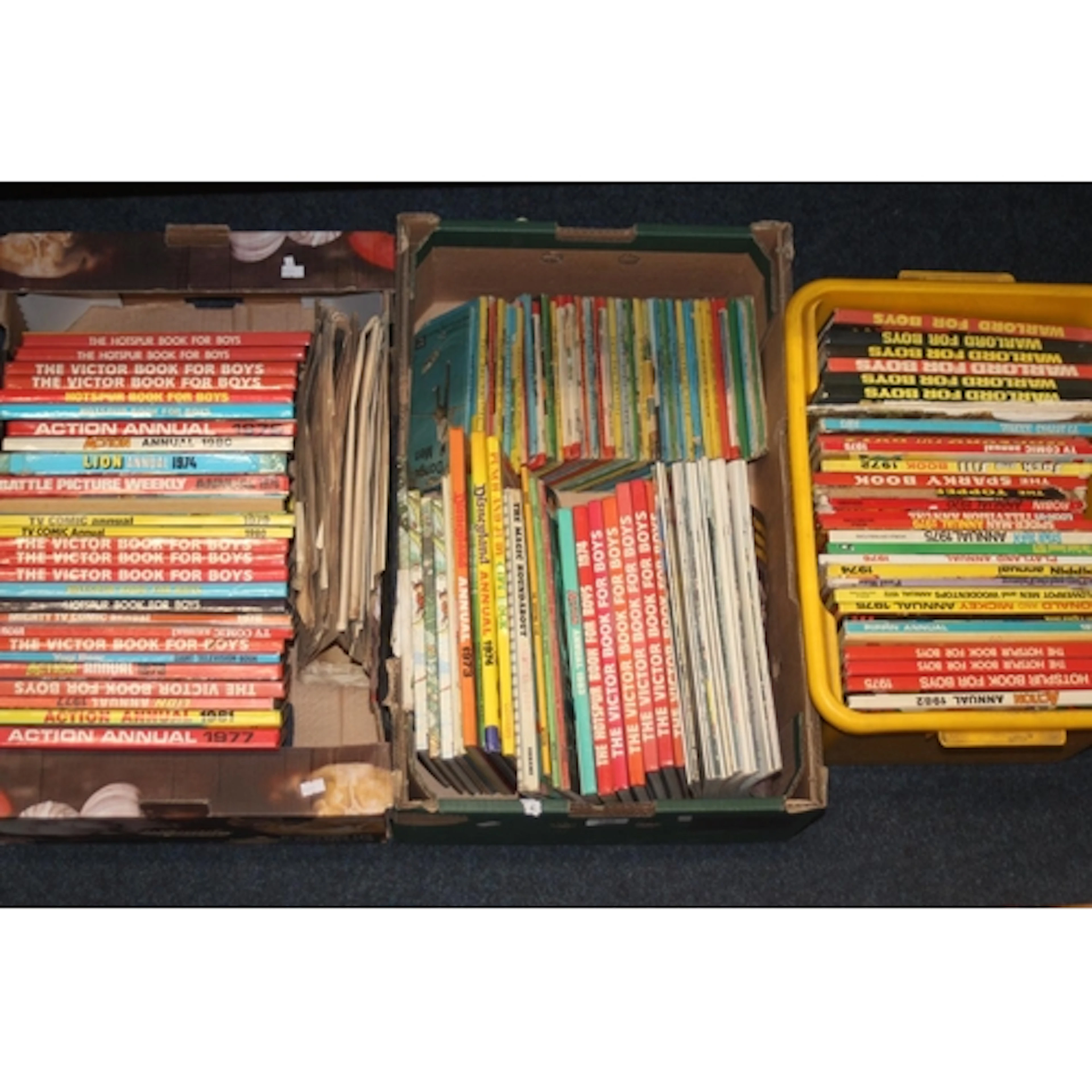 Large quantity of children's annuals to include Warlord, Vic...