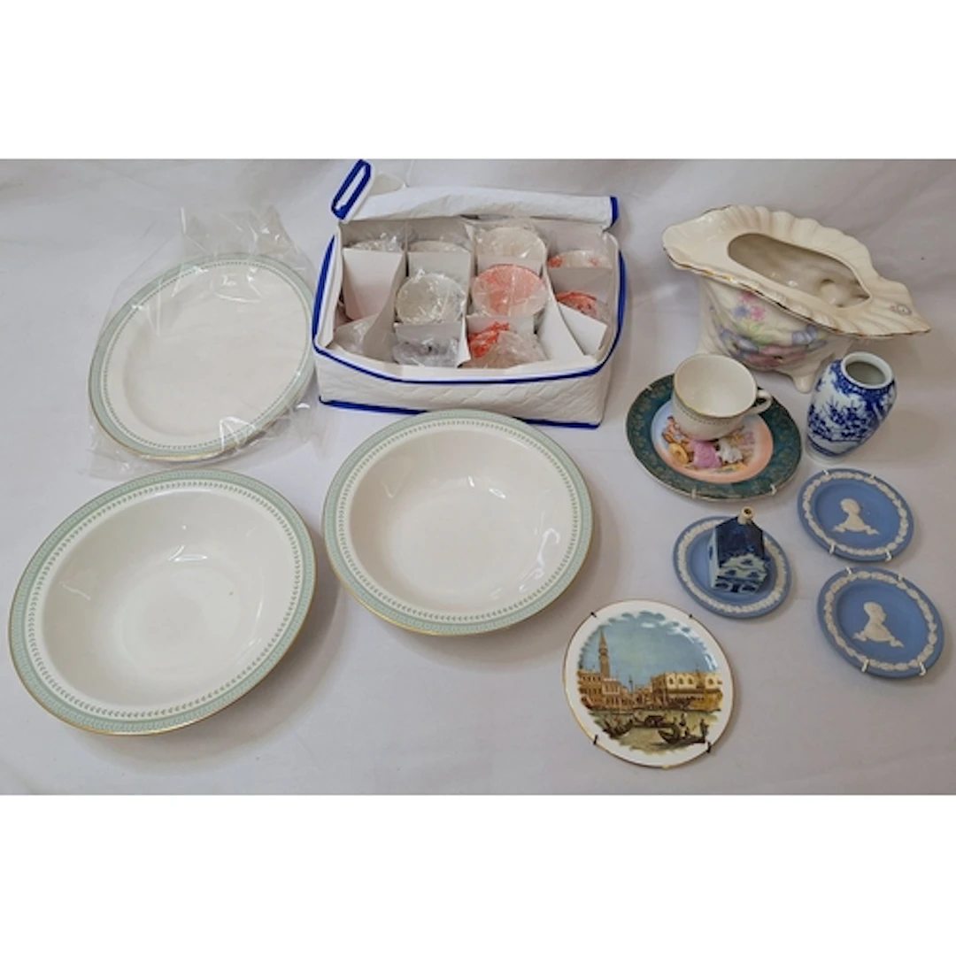 Royal Doulton Berkshire incl. 9 teacups, 2 serving bowls, ov...