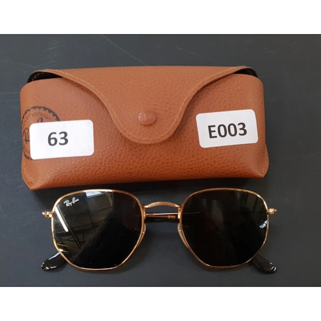 PAIR OF SUNGLASSES RAY BAN RB 3548-N INC. CASE