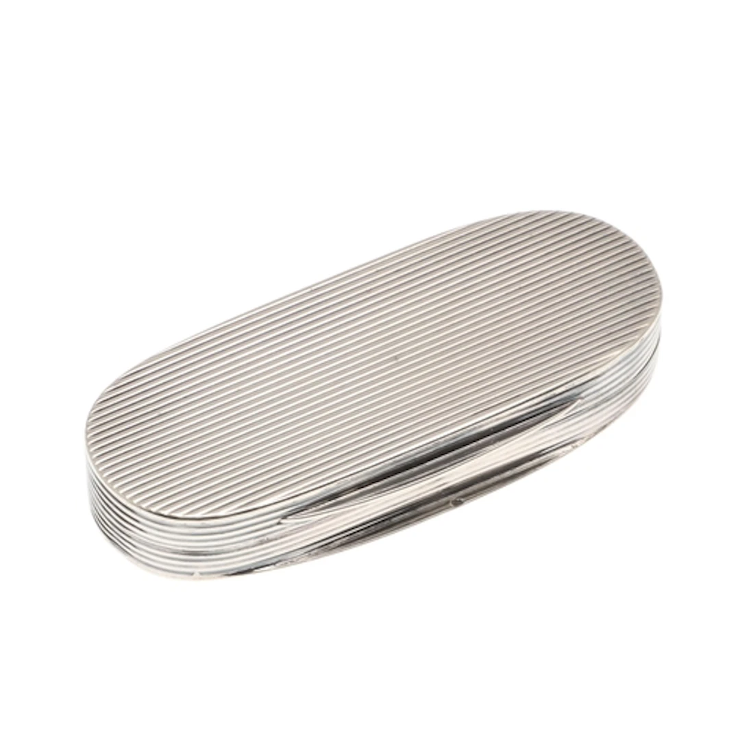 A LATE 19TH/EARLY 20TH CENTURY CONTINENTAL SILVER SNUFF BOX....