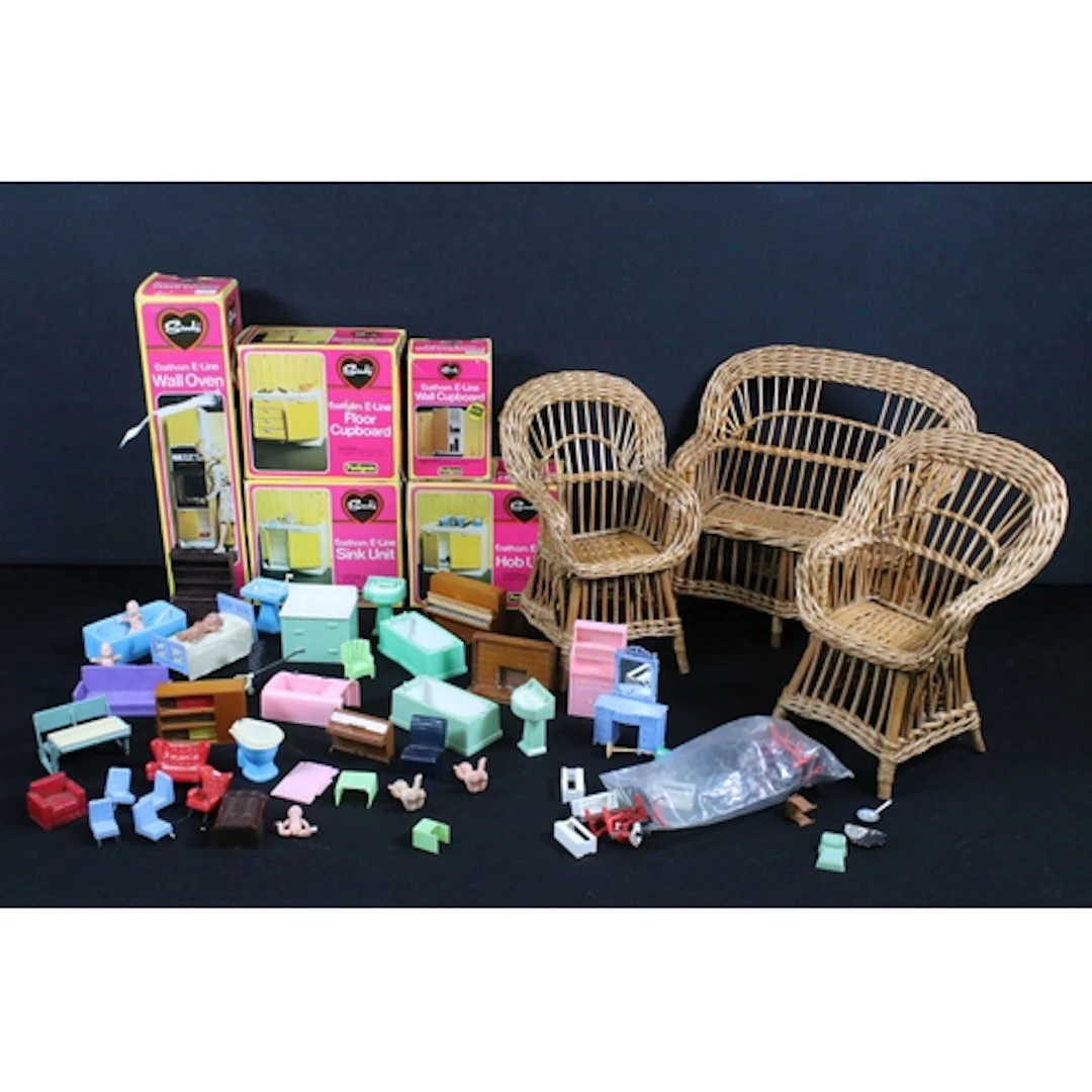 Five boxed Pedigree Sindy furniture and accessories includin...