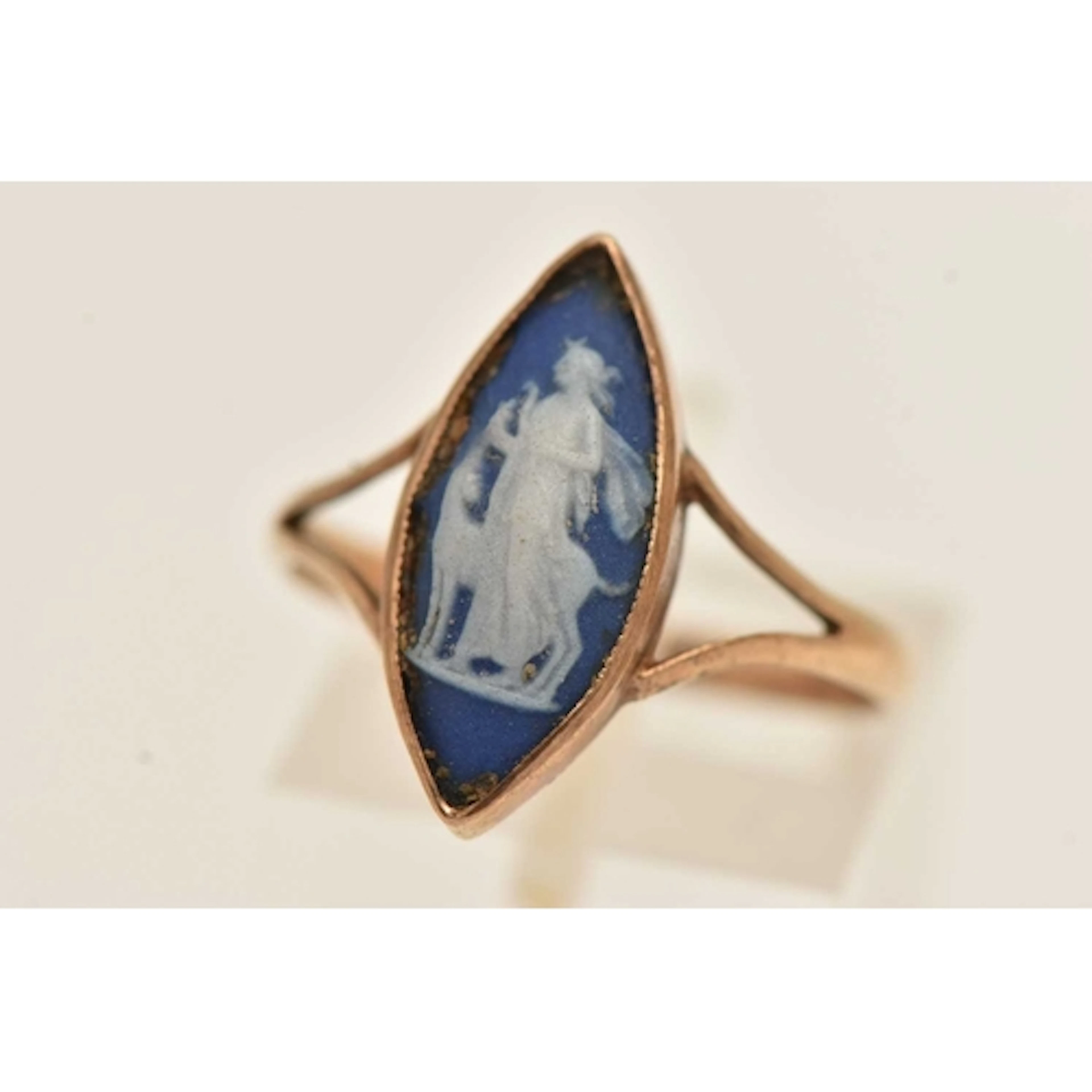 A ROSE METAL WEDGWOOD CAMEO RING, of a marquise form, collet...