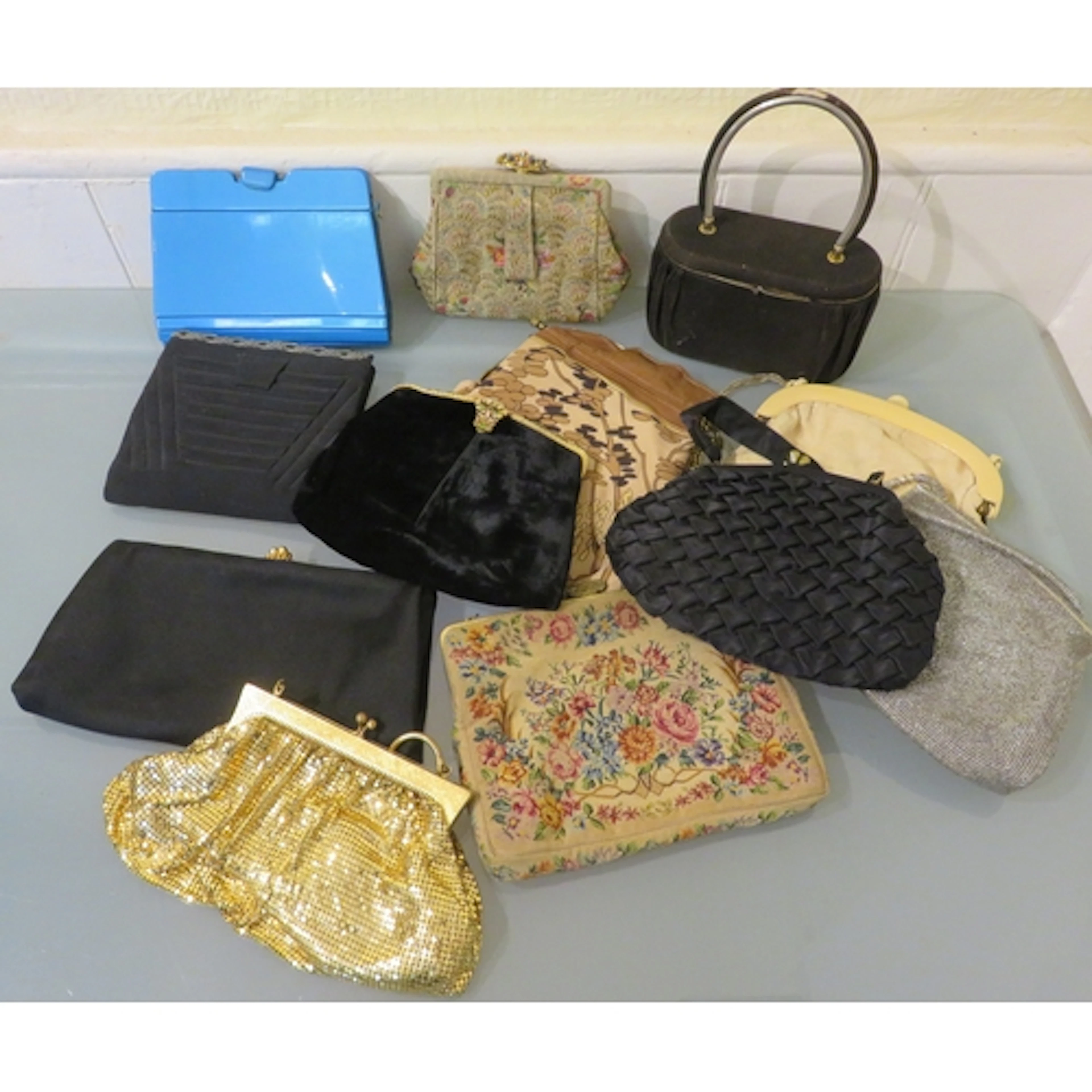 Quantity of various ladies evening bags