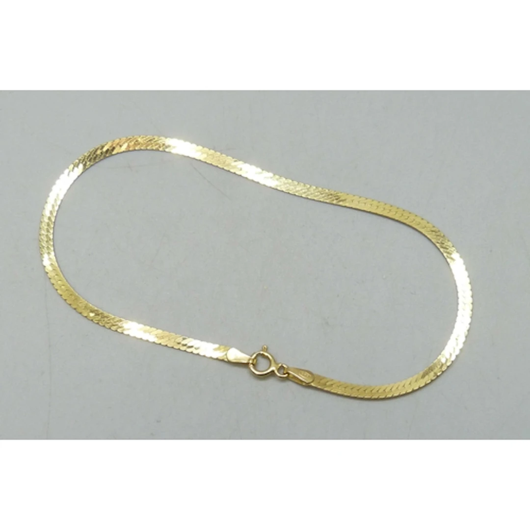 A 14ct gold bracelet, 2.4g, 19.6cm