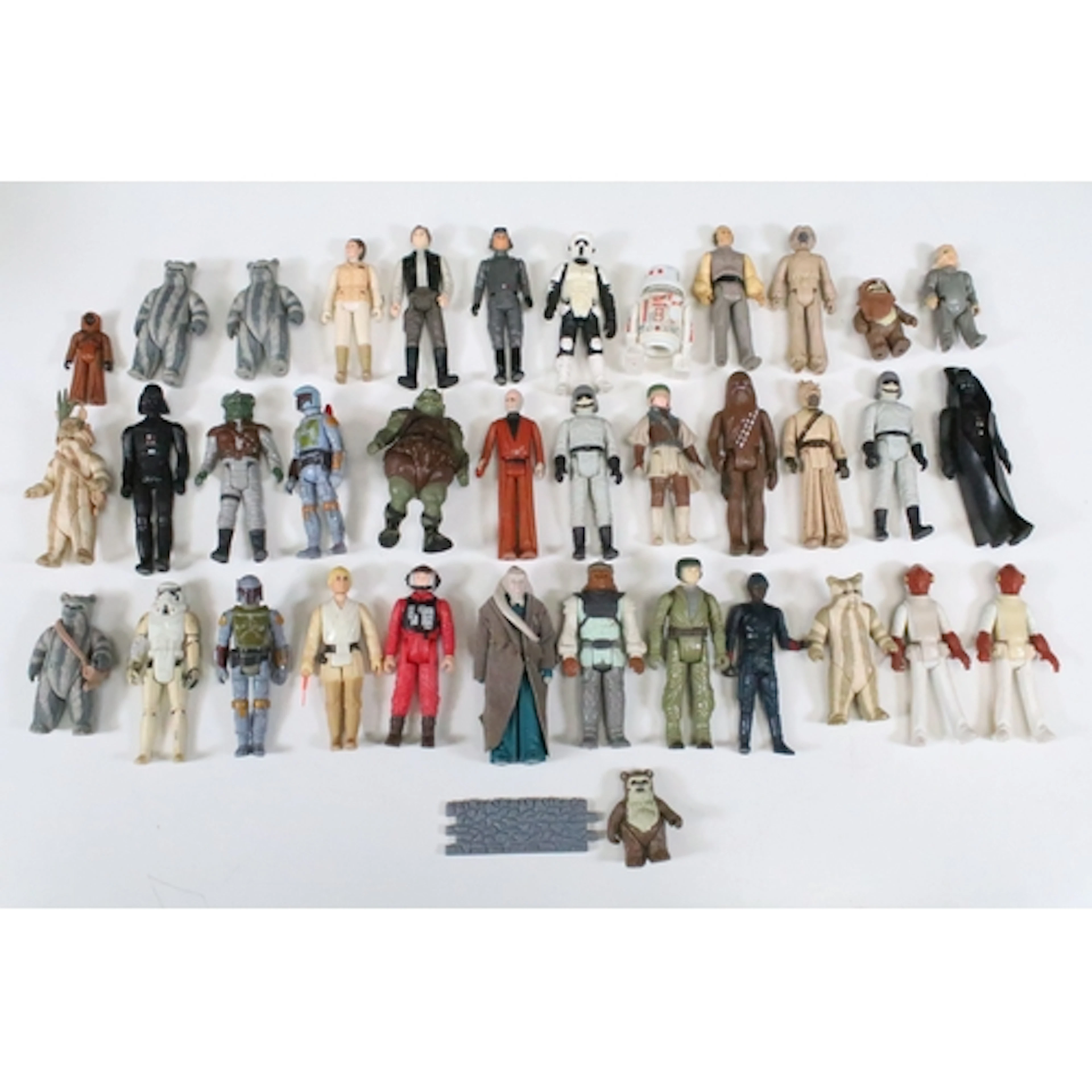 Star Wars - 37 original figures to include Jawa, Chewbacca, ...