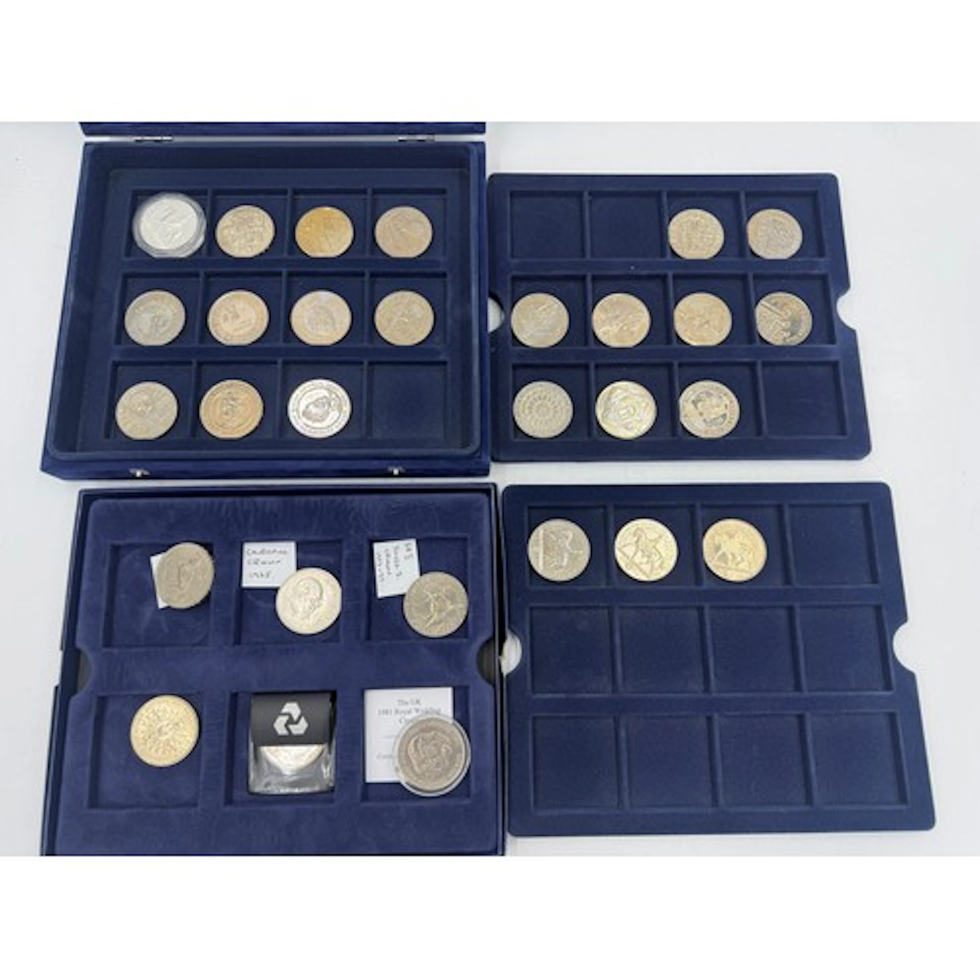 A large collection of Crowns and £5 coins to include Horatio...