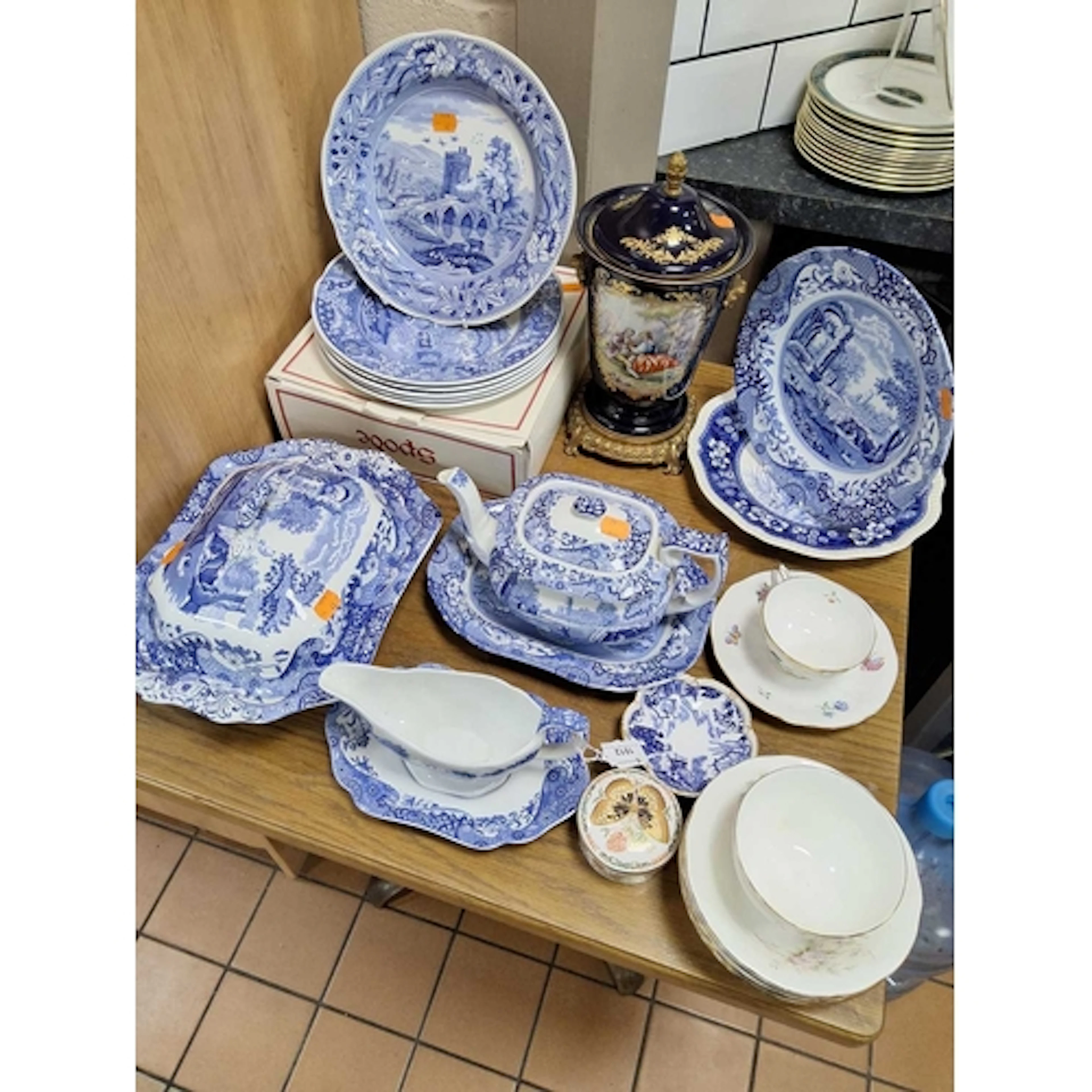A GROUP OF QUALITY CERAMICSFROM THE LIKES OF SPODE AND ROYAL...