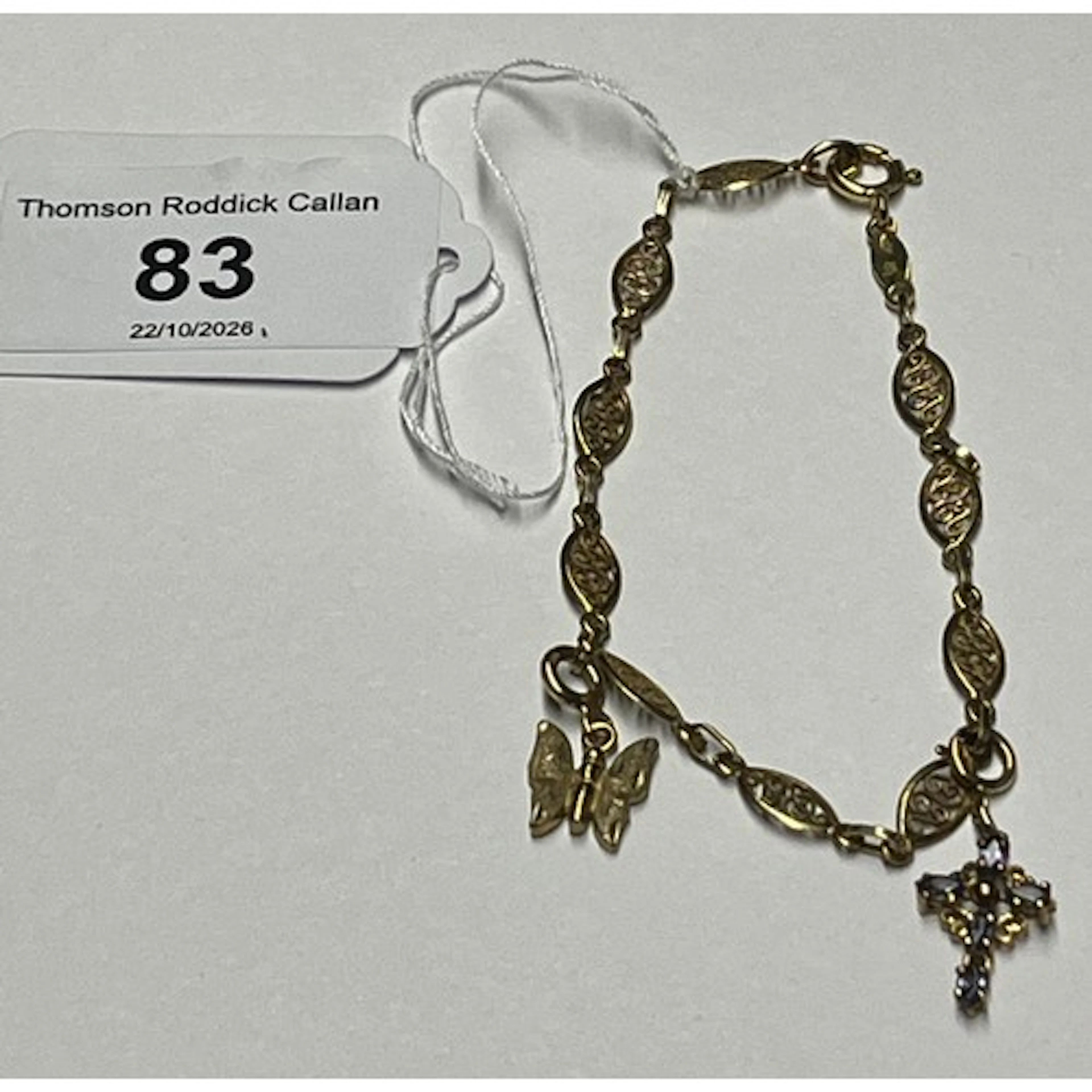 Ladies 9ct golds bracelet with two charms, gross weight 4.5g...