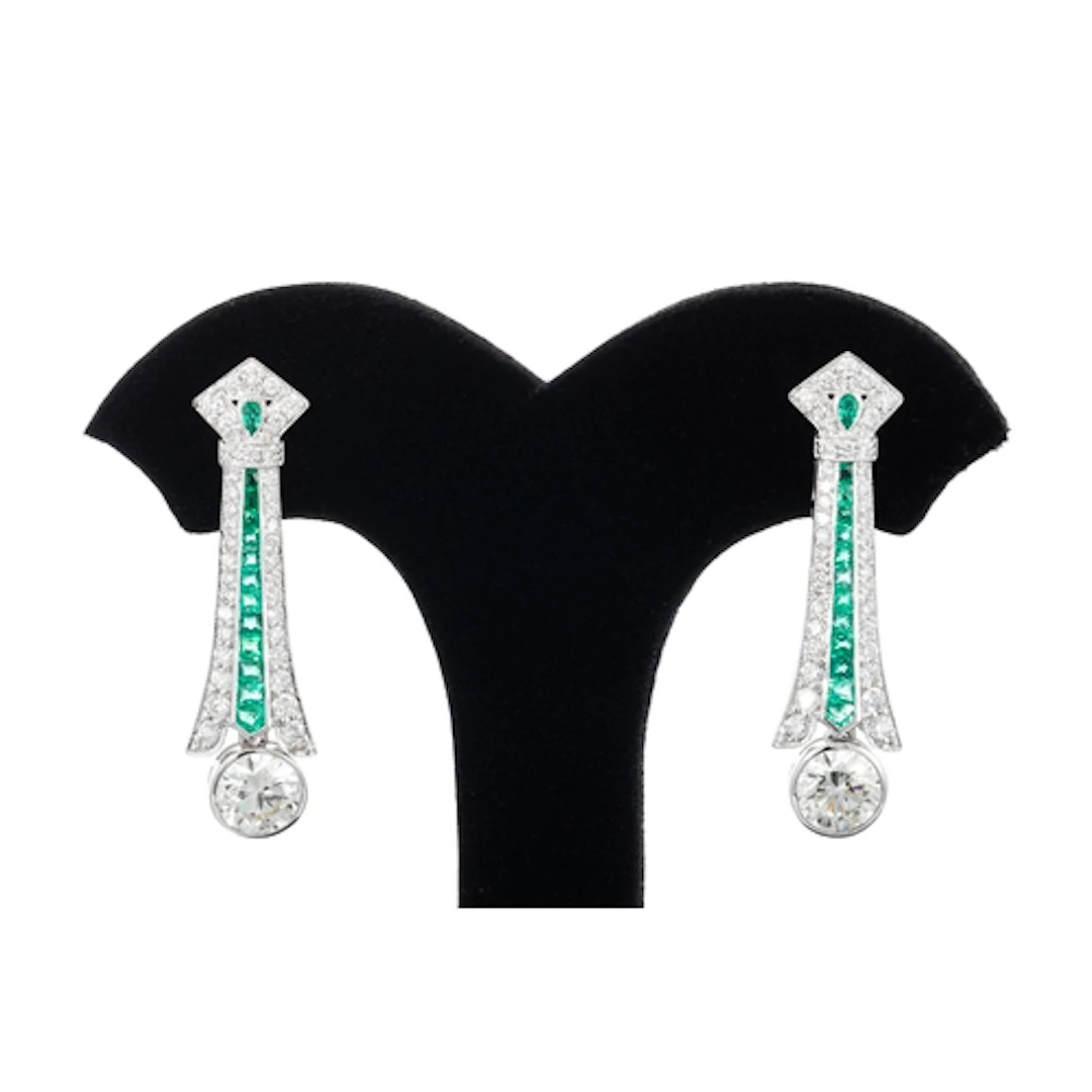 A PAIR OF ART DECO STYLE DIAMOND AND EMERALD PLAQUE DROP EAR...