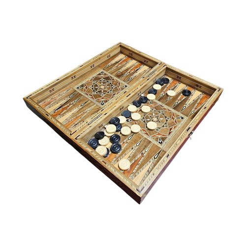AN EARLY 20TH CENTURY BACKGAMMON BOX.