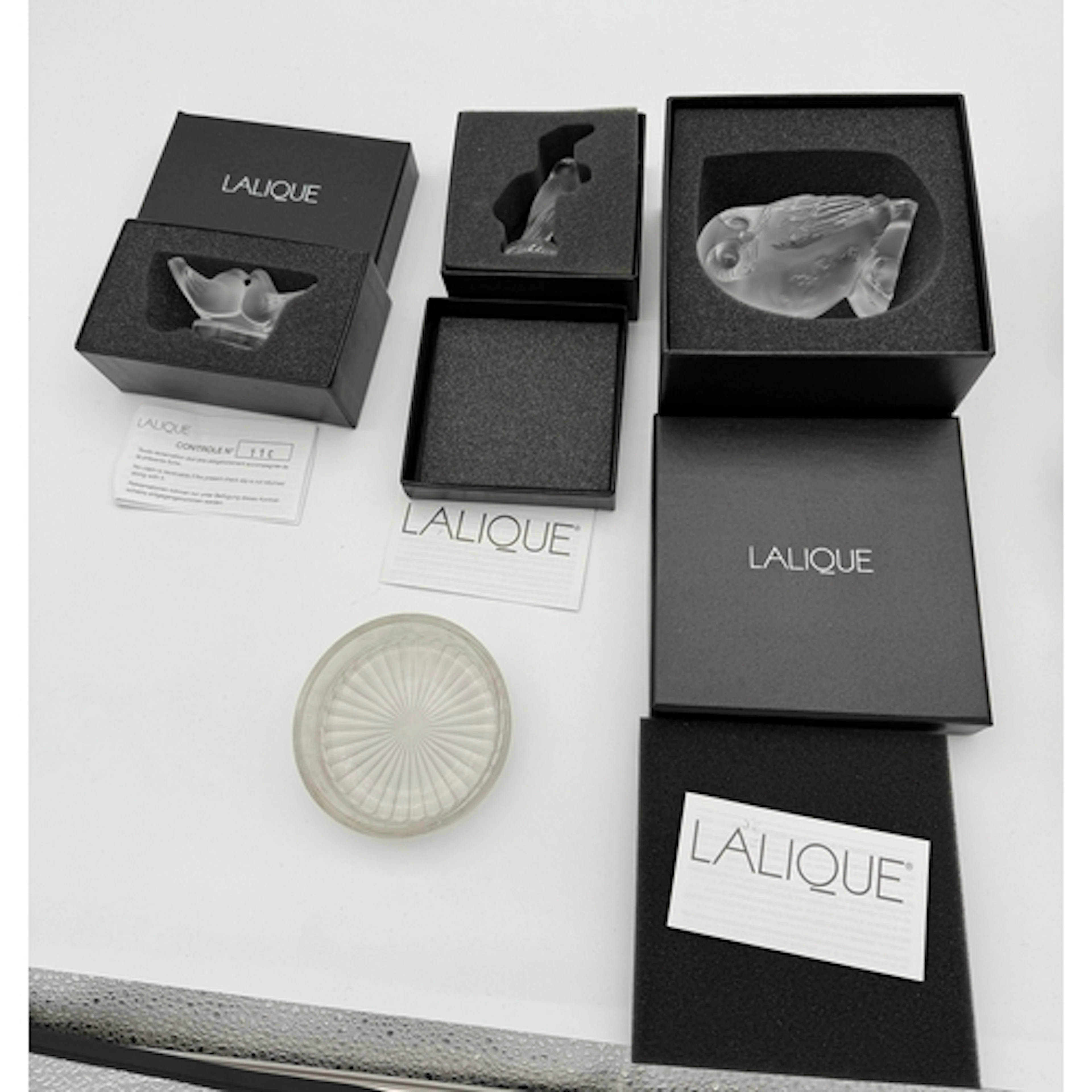A LALIQUE OWL DESK WEIGHT, BIRDS DESK WEIGHT, KINGFISHER DES...
