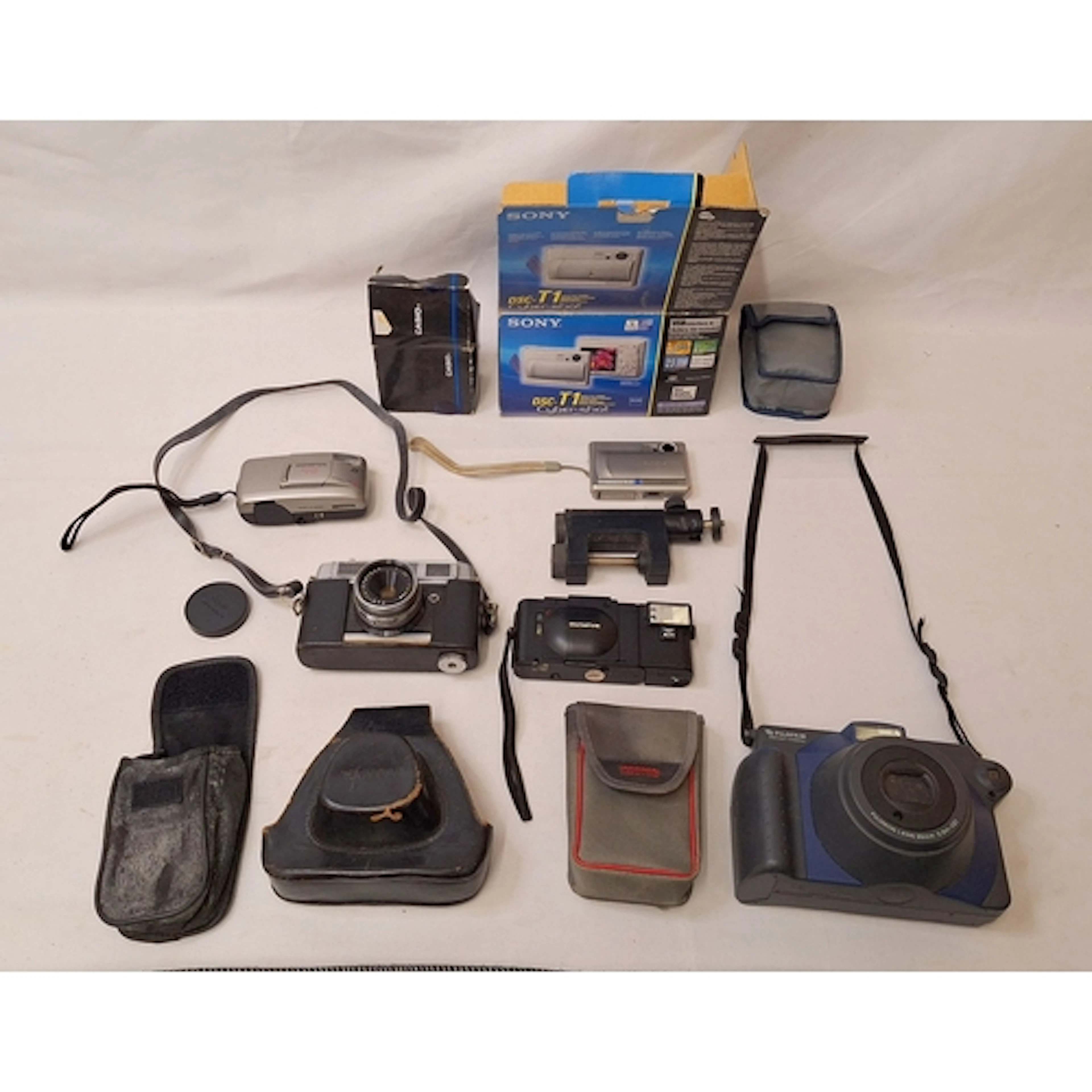 Sony Disc T1 Cybershot Camera in box with instructions & acc...