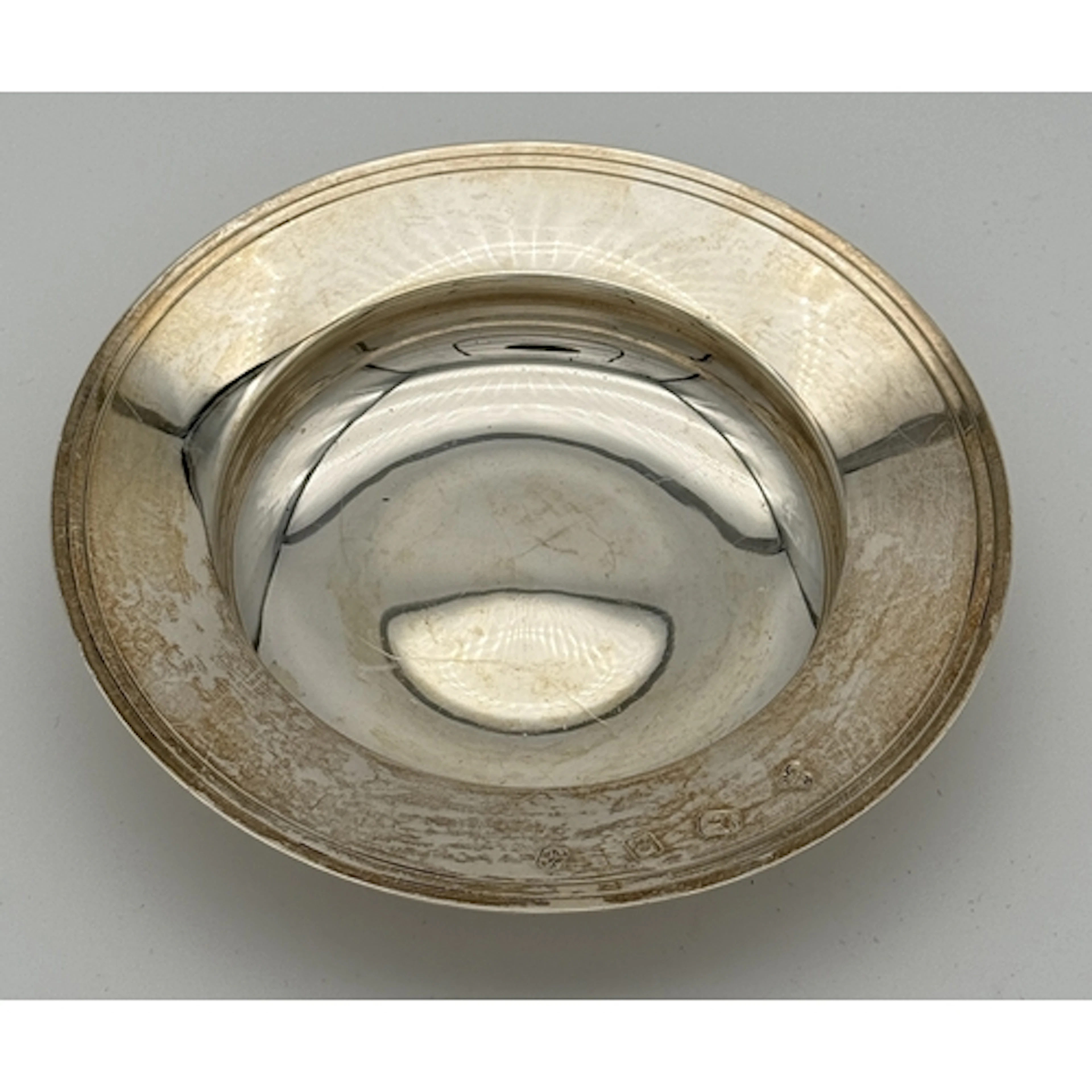 A SILVER ARMADA DISH BY WAKELY AND WHEELER Weight: 233gms 15...