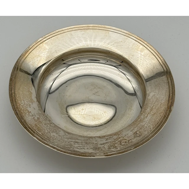 A SILVER ARMADA DISH BY WAKELY AND WHEELER Weight: 233gms 15...