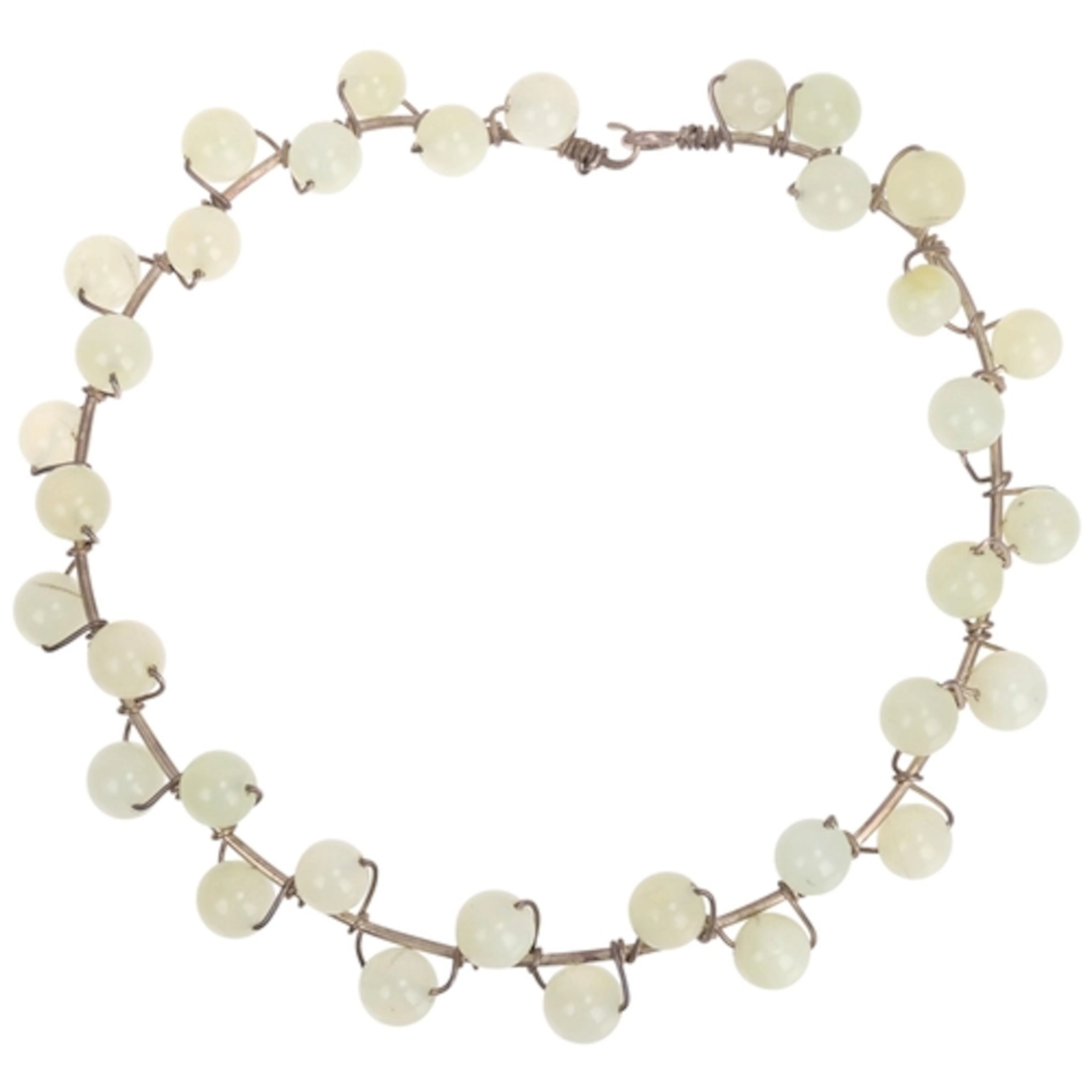 A Vintage bowenite collar necklace, unmarked white metal wir...