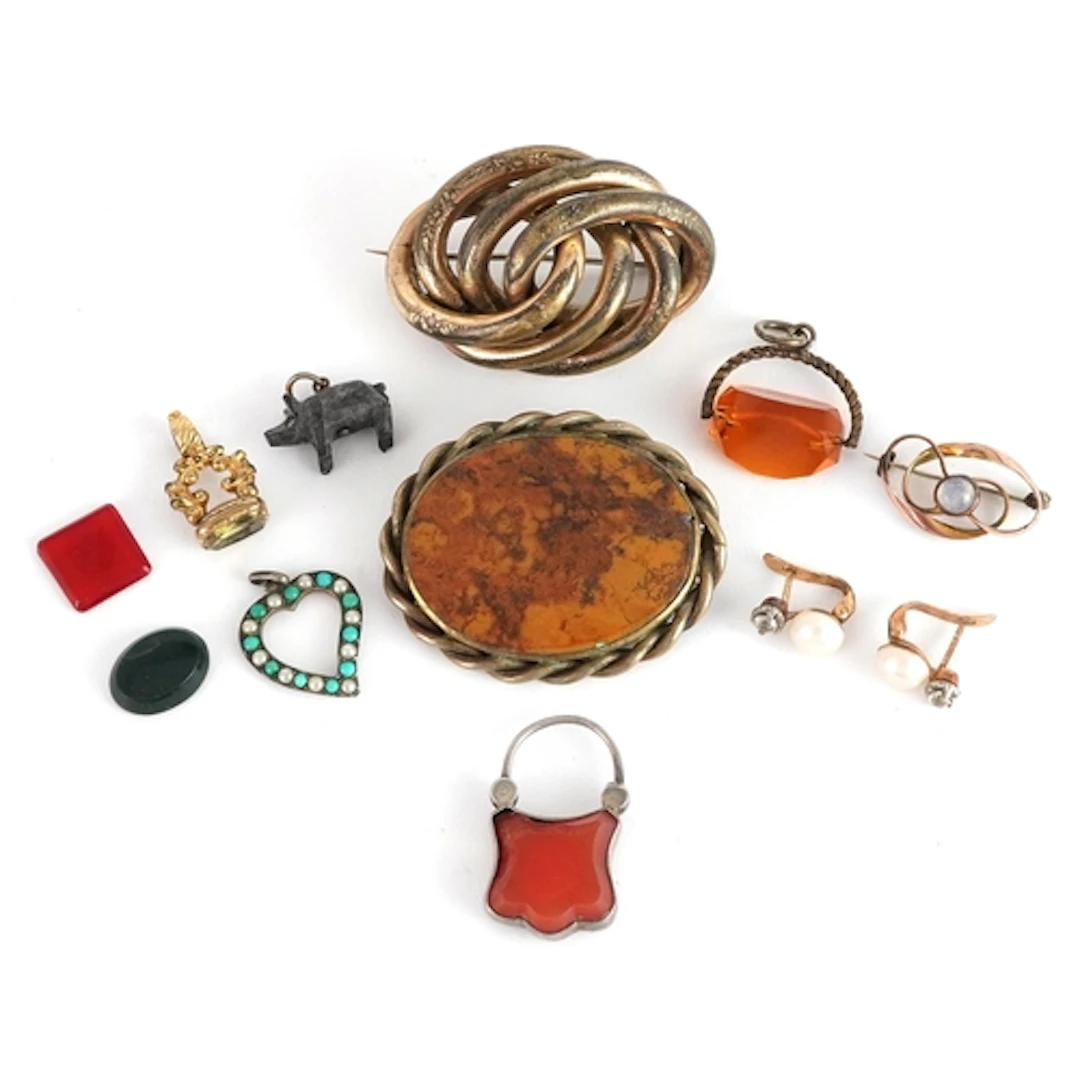 Antique and later jewellery including a Victorian yellow met...