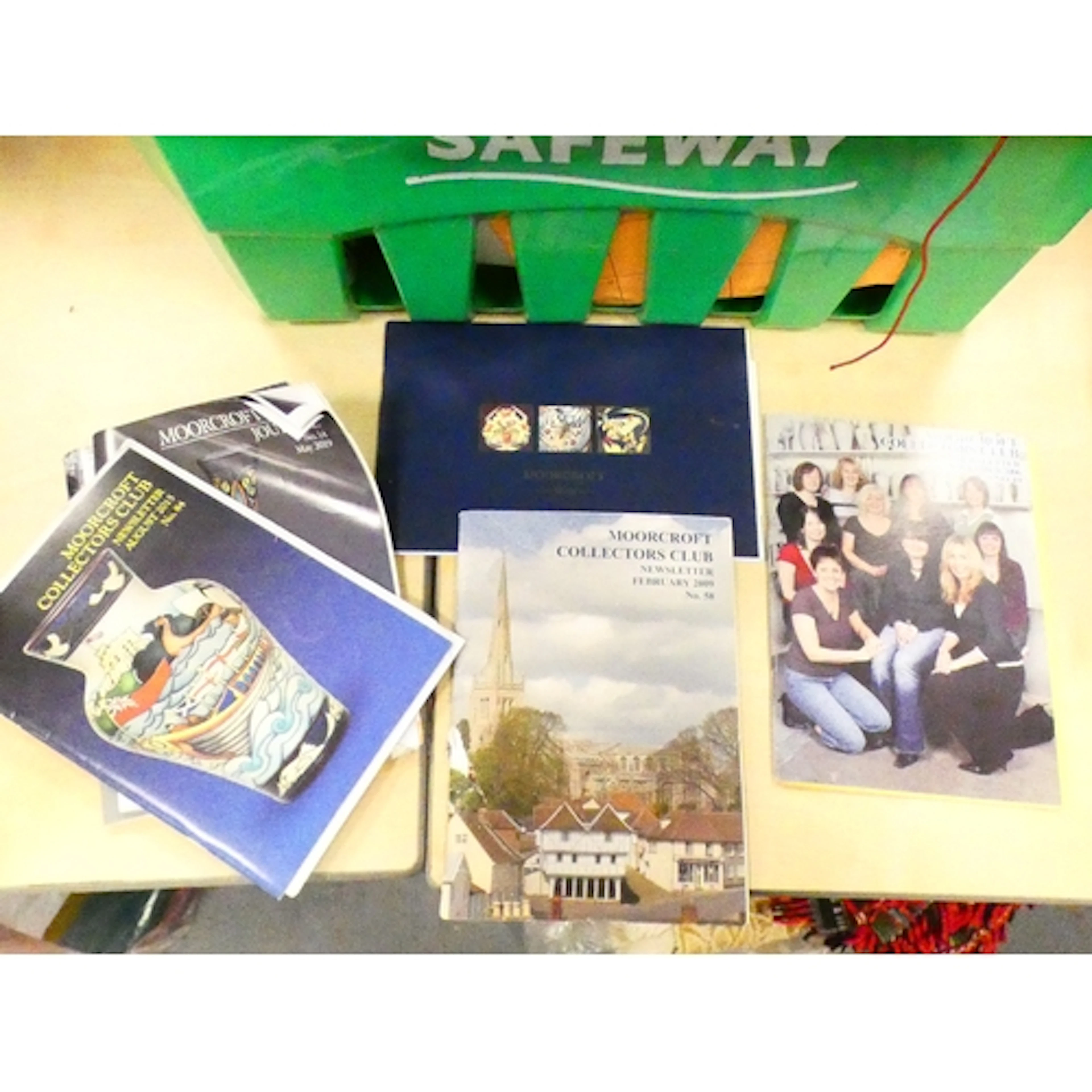 Box of antique collectors books and collectors club magazine...