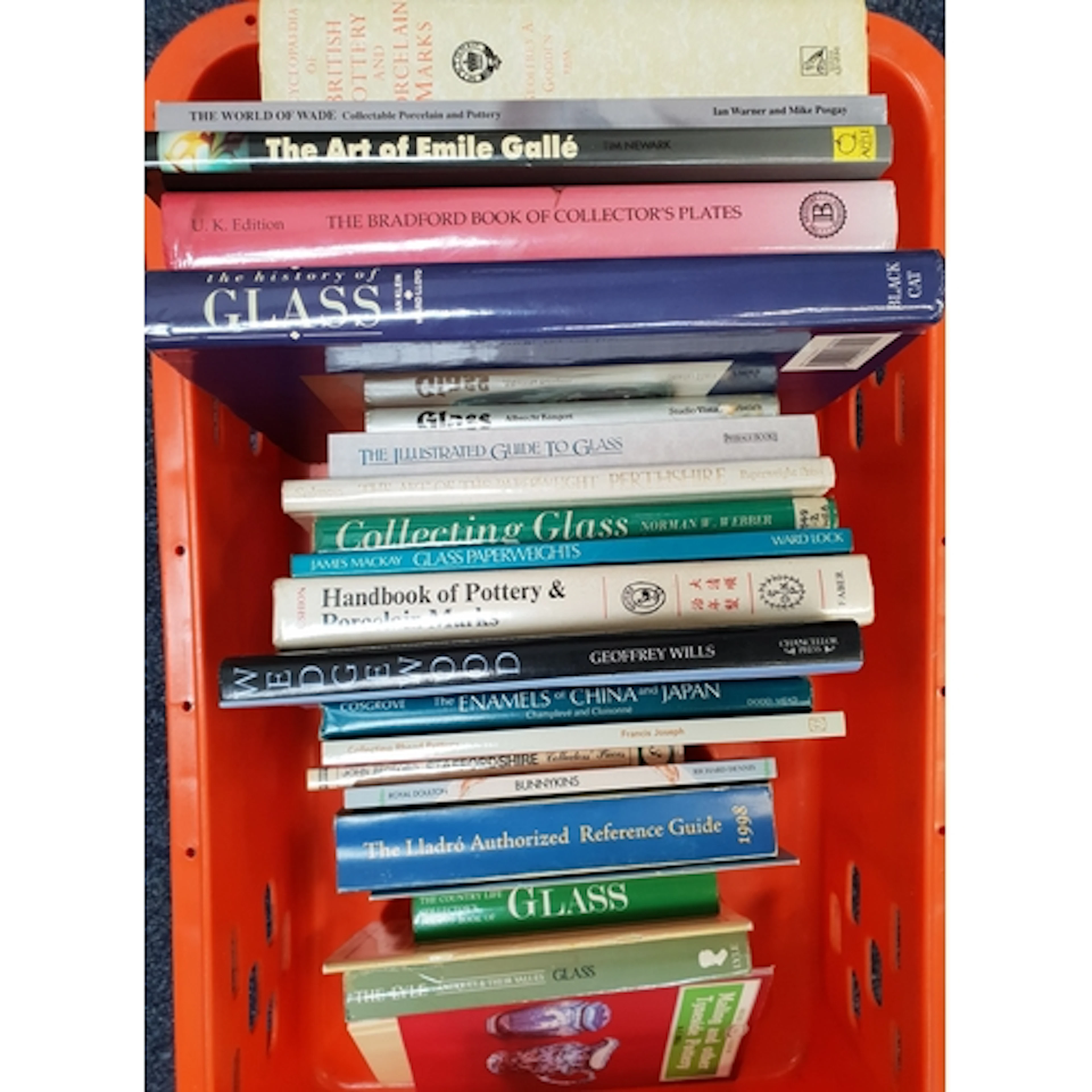 COLLECTION OF BOOKS ON THE TOPIC OF GLASS AND CERAMICS incl...